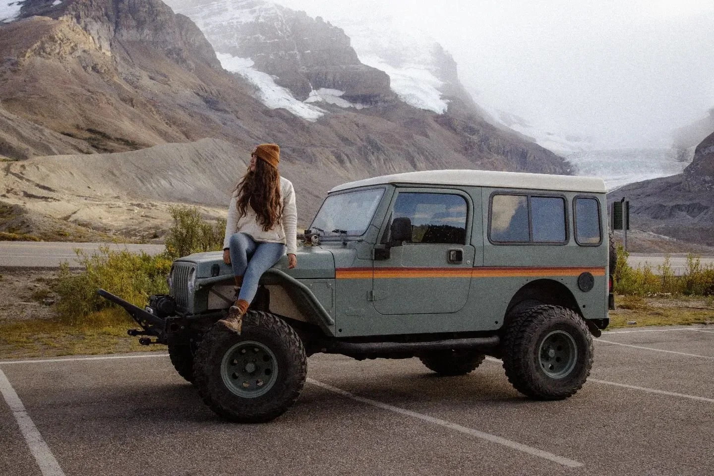 Amongst the Glaciers 
Here are just a few moments we captured from the Columbia Icefields, and the Icefields Parkway!
Still can't believe our jeep has been to another country with us 🇨🇦