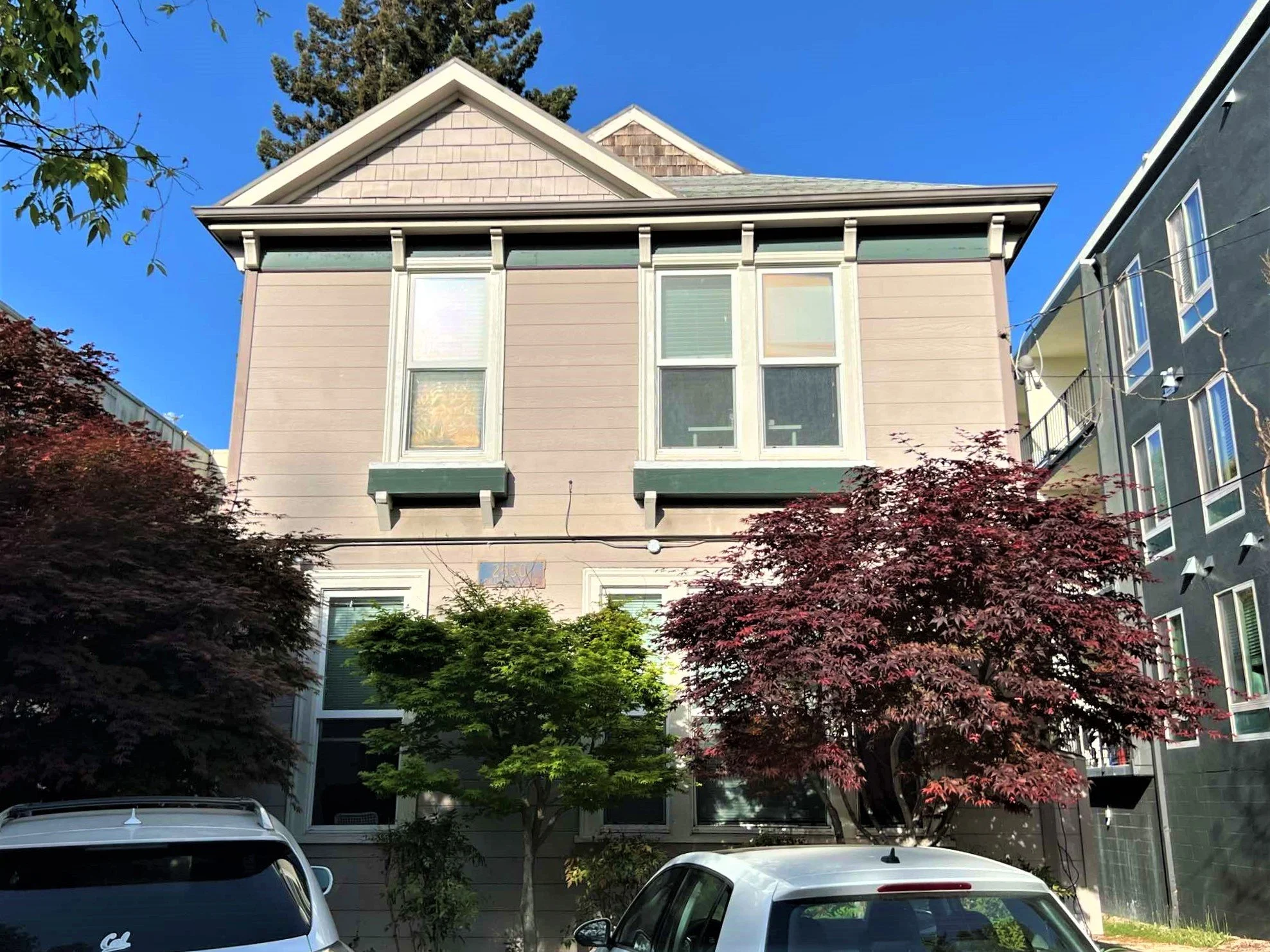 2530 College Avenue, #3 Berkeley 1/1, ~500 SF Laundry In-Unit, Shared Yard, Available Now! $2,650/ Month
