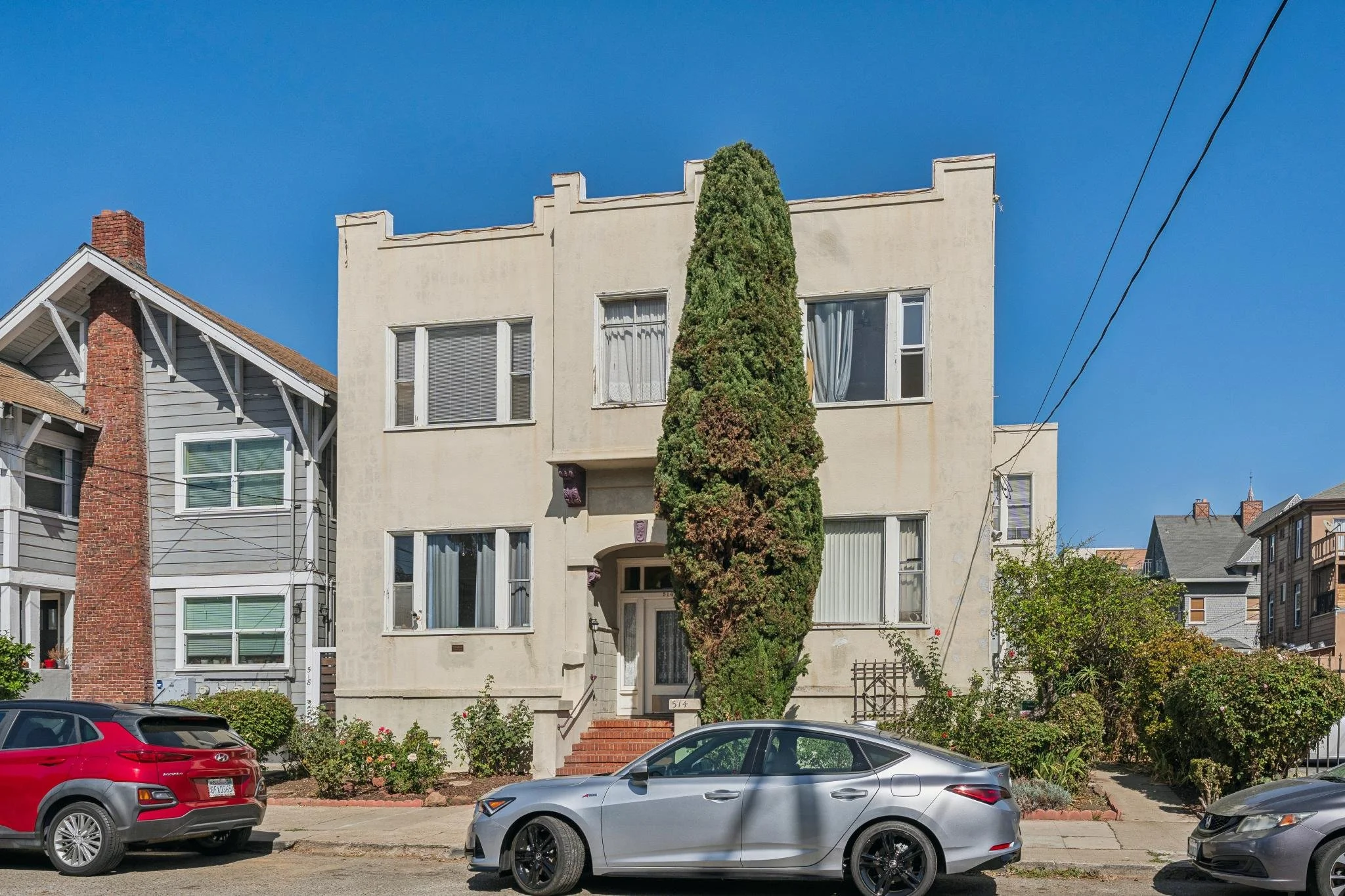 Available Now! 514 28th Street, #7 Oakland 1/1, ~850 SF Oversized 1 bedroom, Original Hardwood Floors, High Ceilings! Must See! $2,295/ Month