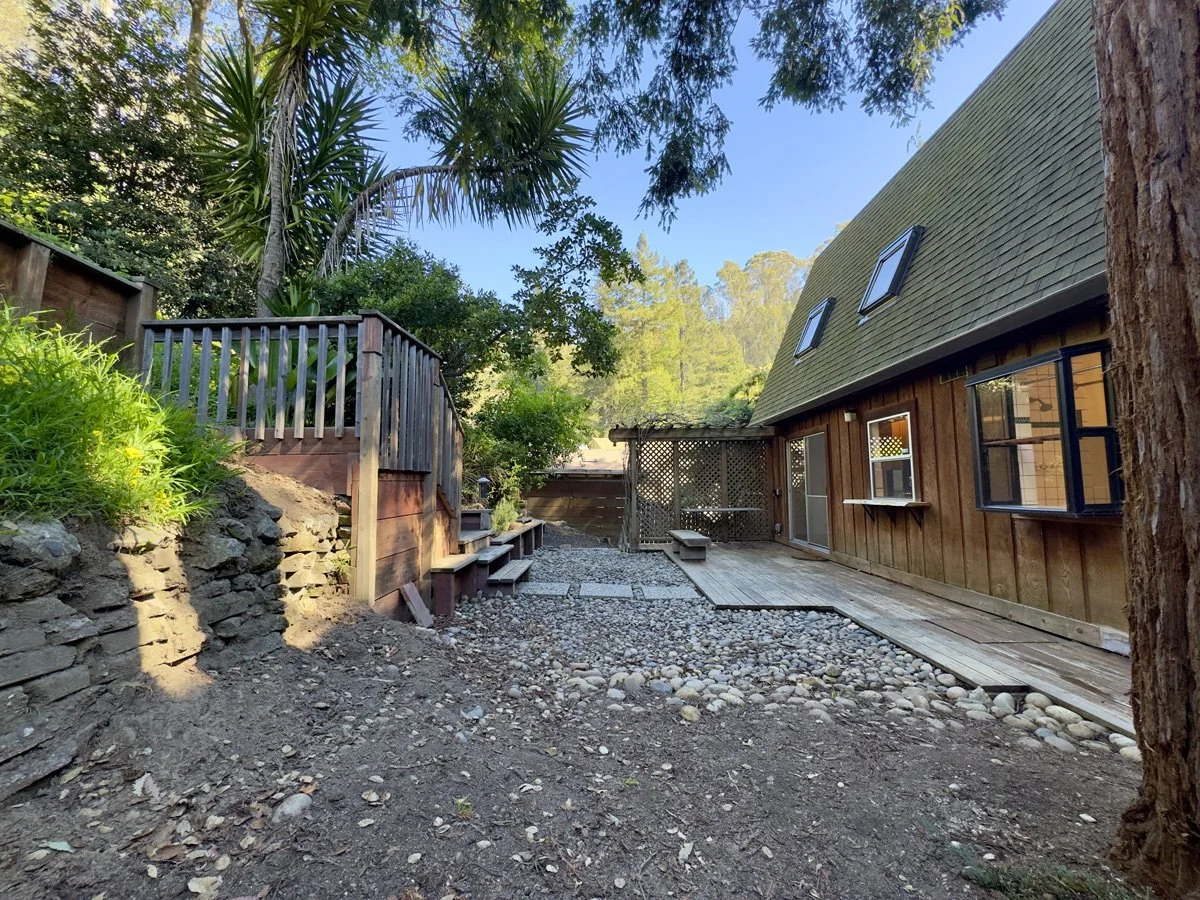 6583 Valley View Road, Oakland 3+/2, ~1,325 SF, Detached Home, Storage, 2 Off Street Parking Space, Laundry, Deck, Privacy! Available Now! $5,500/ Month 