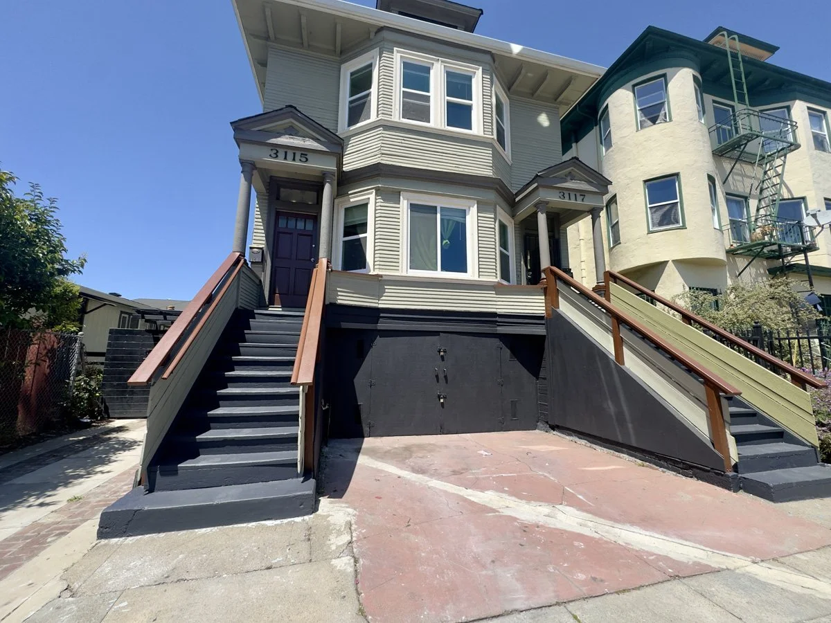 3115 MLK Jr. Way, Oakland 4/2, ~1,600 SF Duplex Top Floor Shared Yard, In-Unit Laundry Available Now! $3,895/ Month
