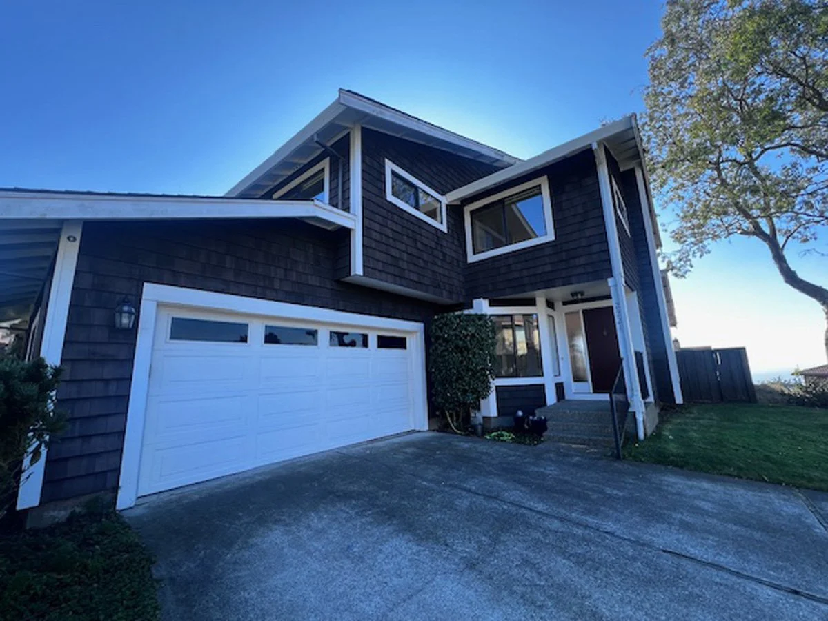 2221 Pinehurst Way, El Cerrito Hills 3+/ 2.5 ~2,400 SF Townhouse across the street from the Berkeley Country Club & Golf Course Available Now! VIEWS for Days! $4,750/ Month