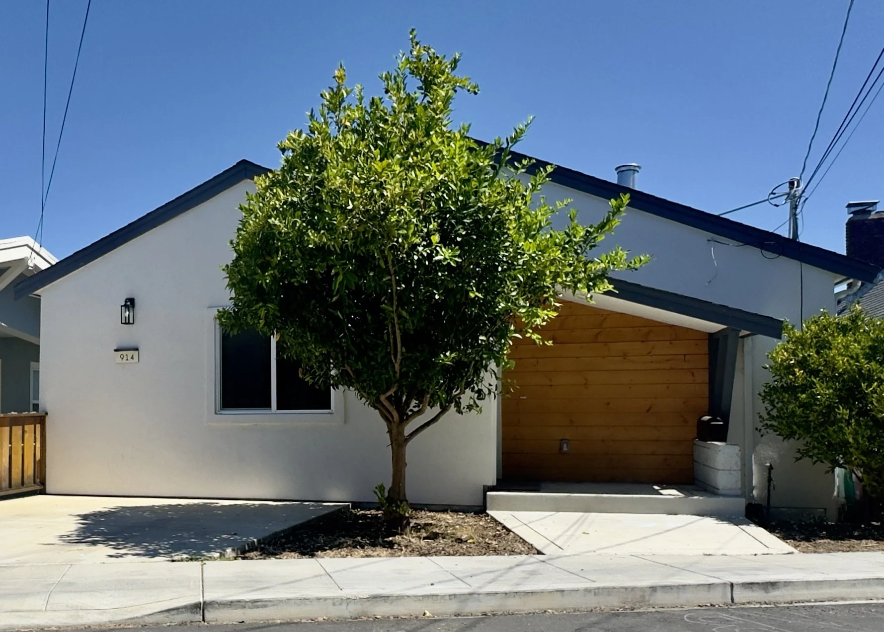 914 Everett Avenue, Oakland 4/2.5 ~1,925 SF Storage, AC, Fantastic Yard, Chef's Kitchen Available Soon! $5,995/ Month