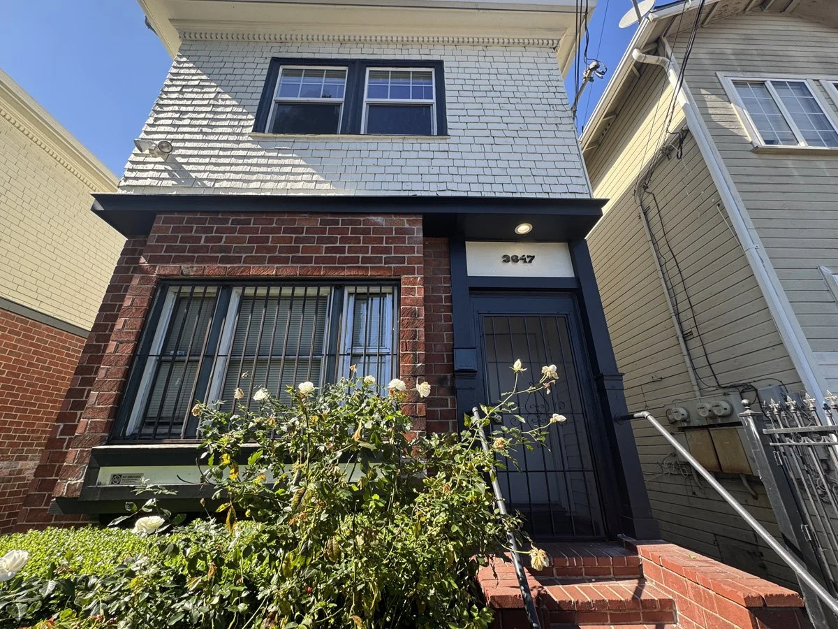 3647 West Street, Oakland 3/2 ~1,500 SF Top Floor Flat, Brand New Vinyl Plank Flooring, Laundry Hook Ups, SPACIOUS! Available Now $3,495/ Month