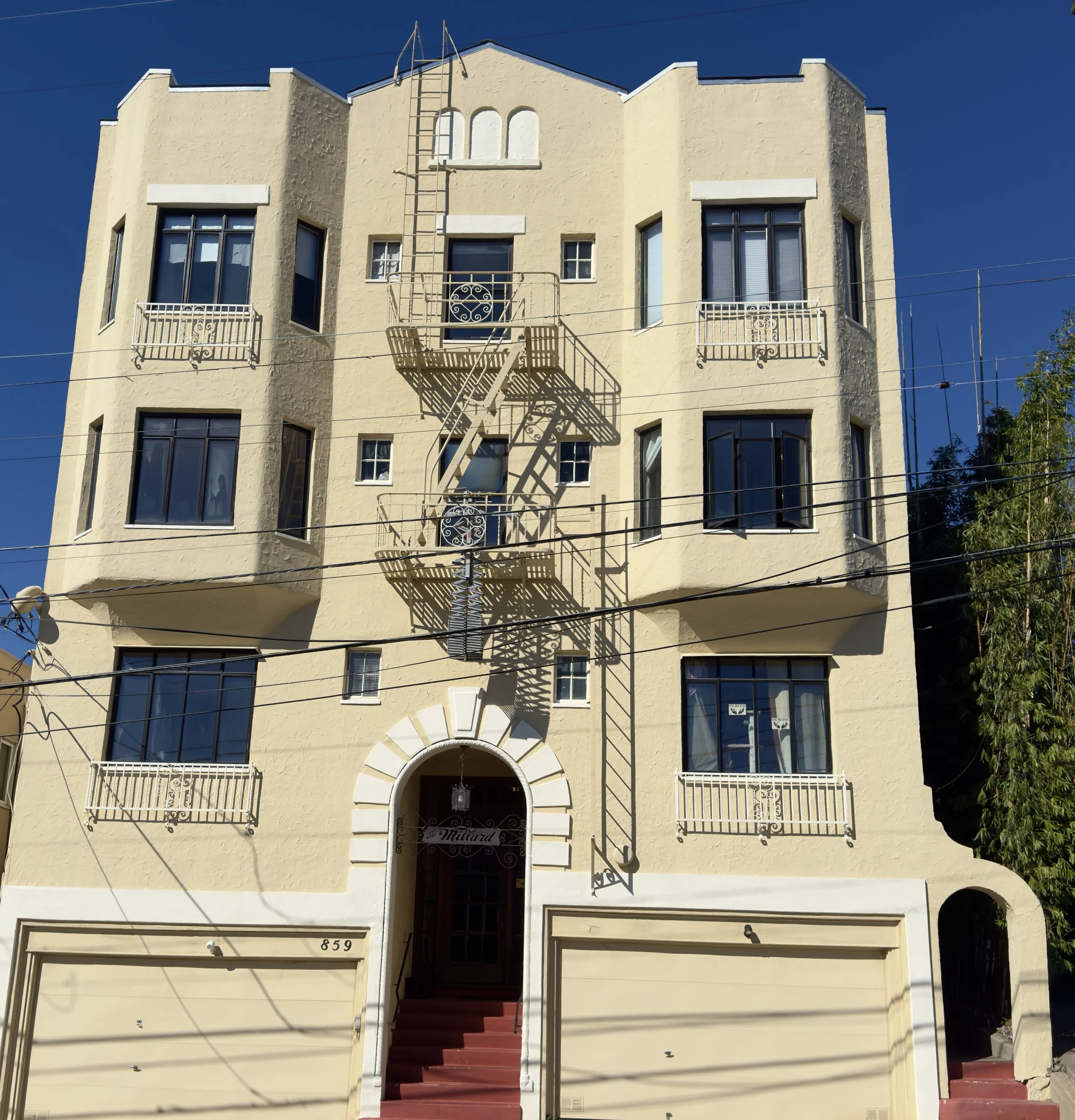 859 Warfield Avenue, #4 Oakland 1/1, ~700 SF Laundry in Building, Amazing Location! Available Now! FREE Storage! $2,000/ Month