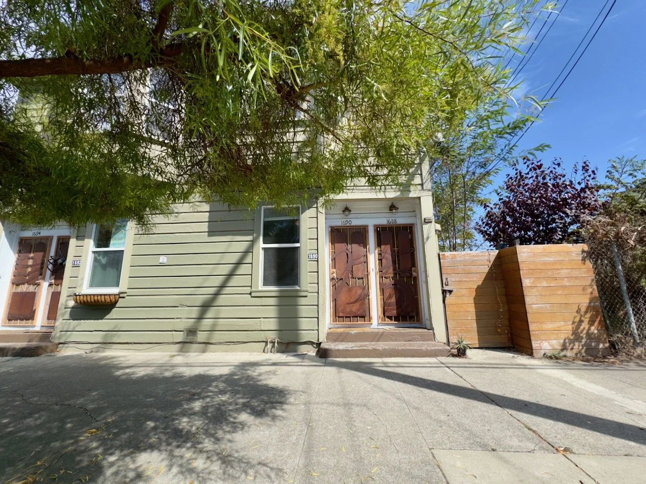 Available Now! 1690 12th Street, Oakland 2/1, ~700 SF In-Unit Laundry Flat West Oakland Shared Yard, Gas Stove 1st Floor Unit $2,495/ Month