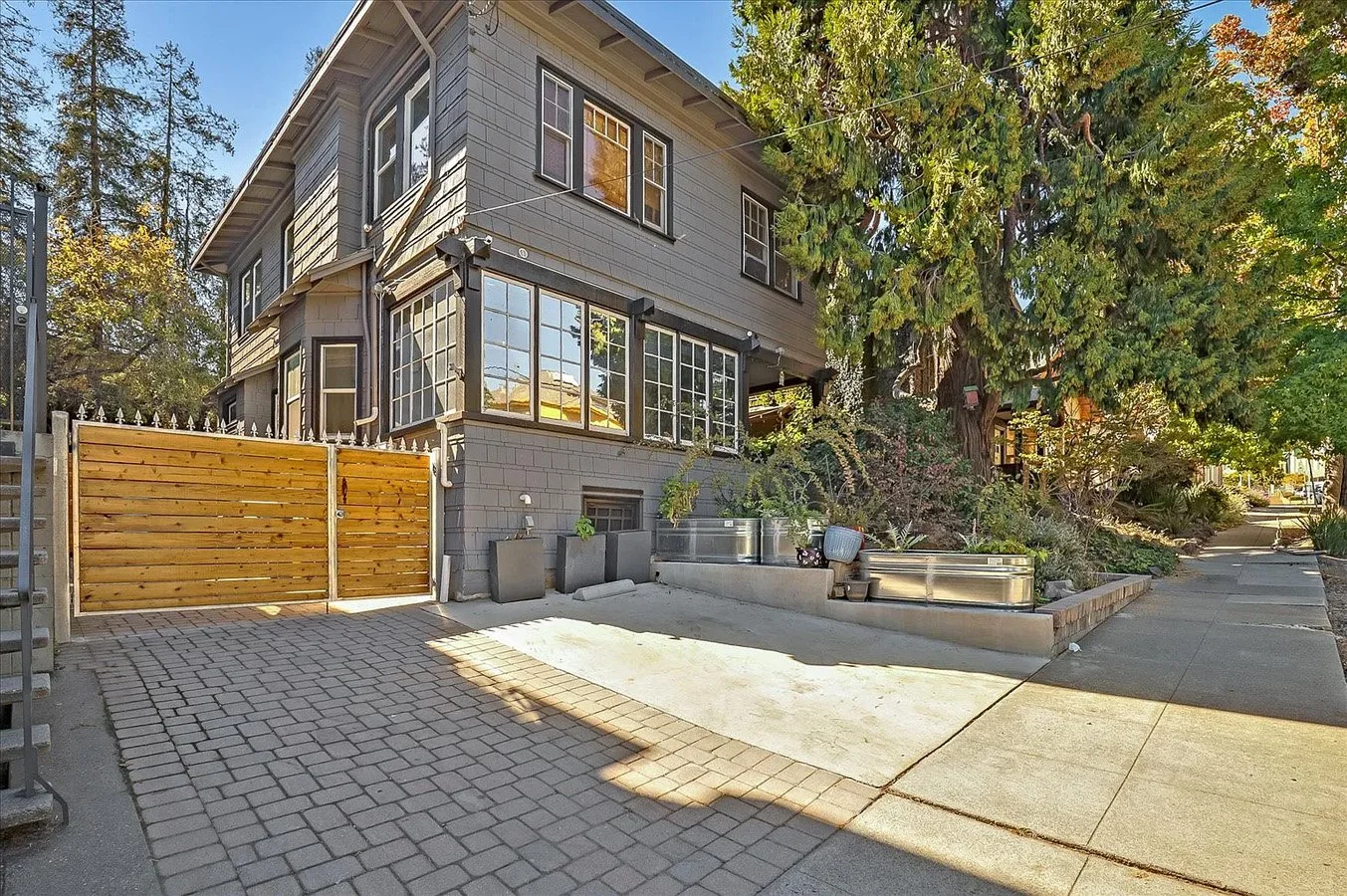 Coming Soon! 25 Westall Avenue, Oakland 2/2 ~1,400/ SF Top Unit, 1 Car Off Street parking $3,500/ Month