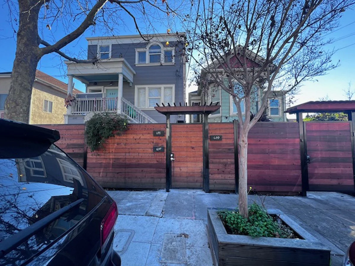 699 30th Street, Oakland 4/2, ~1,200 SF Shared Yard, Washer & Dryer In-Unit! Available Now! $2,700/ Month