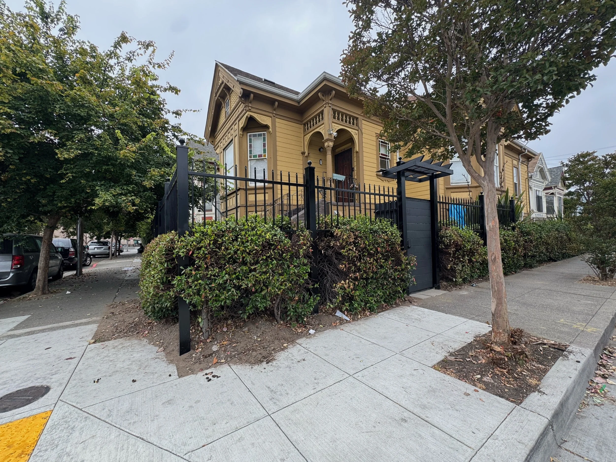 NEW! 731 Willow Street, Oakland 4/2, ~1,300 SF Laundry Hook-Ups, Front Yard, Private & Secure Front Entrance, Available Now! $2,995/ Month