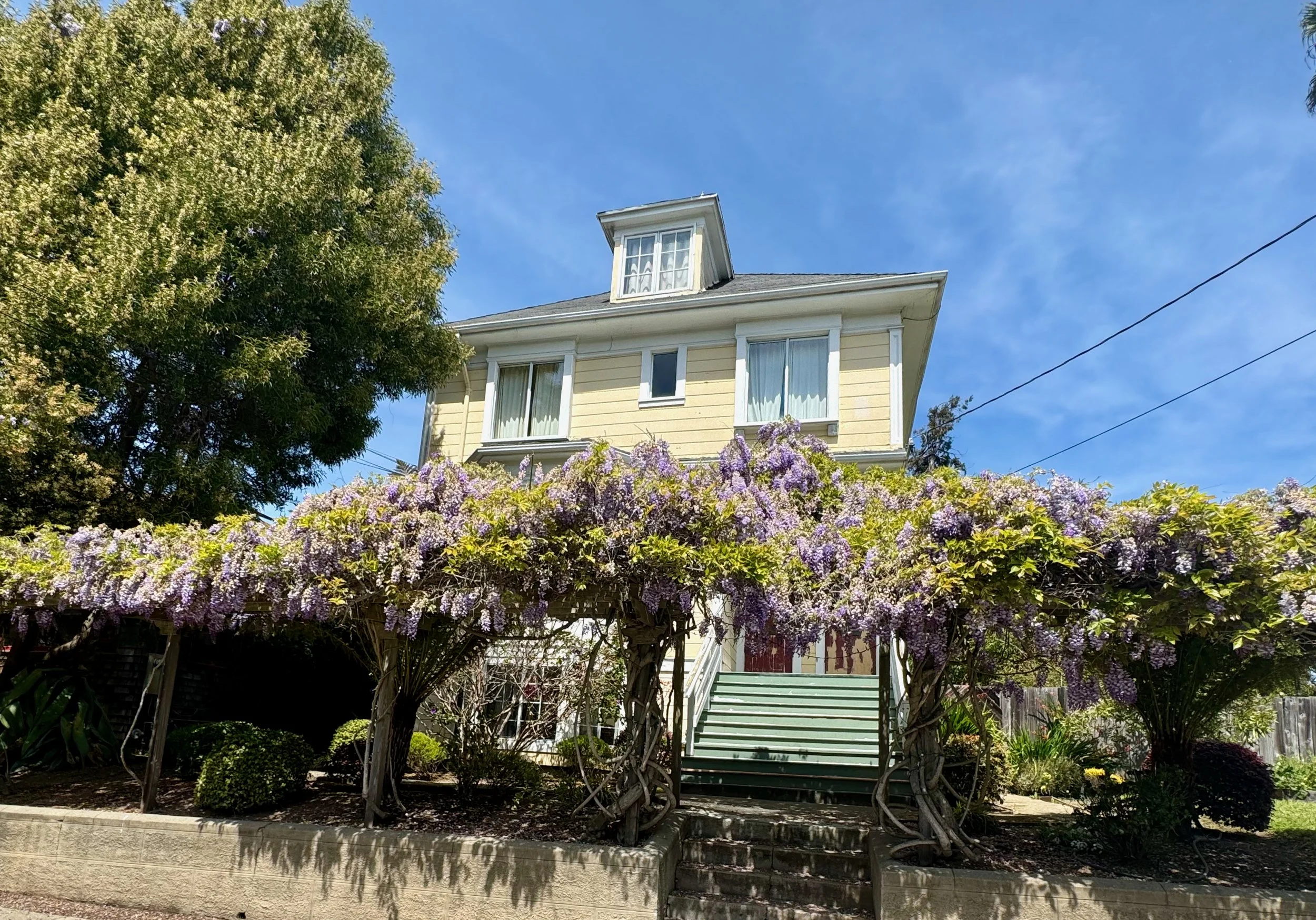 Coming Soon! 1939 Stuart Street, #4 Berkeley Jr. 1 Bedroom Attic Apt. ALL UTILITIES INCLUDED, Free Laundry, Huge Shared Yard, Bike Storage, Available 8/1/26 $3,500/ Month