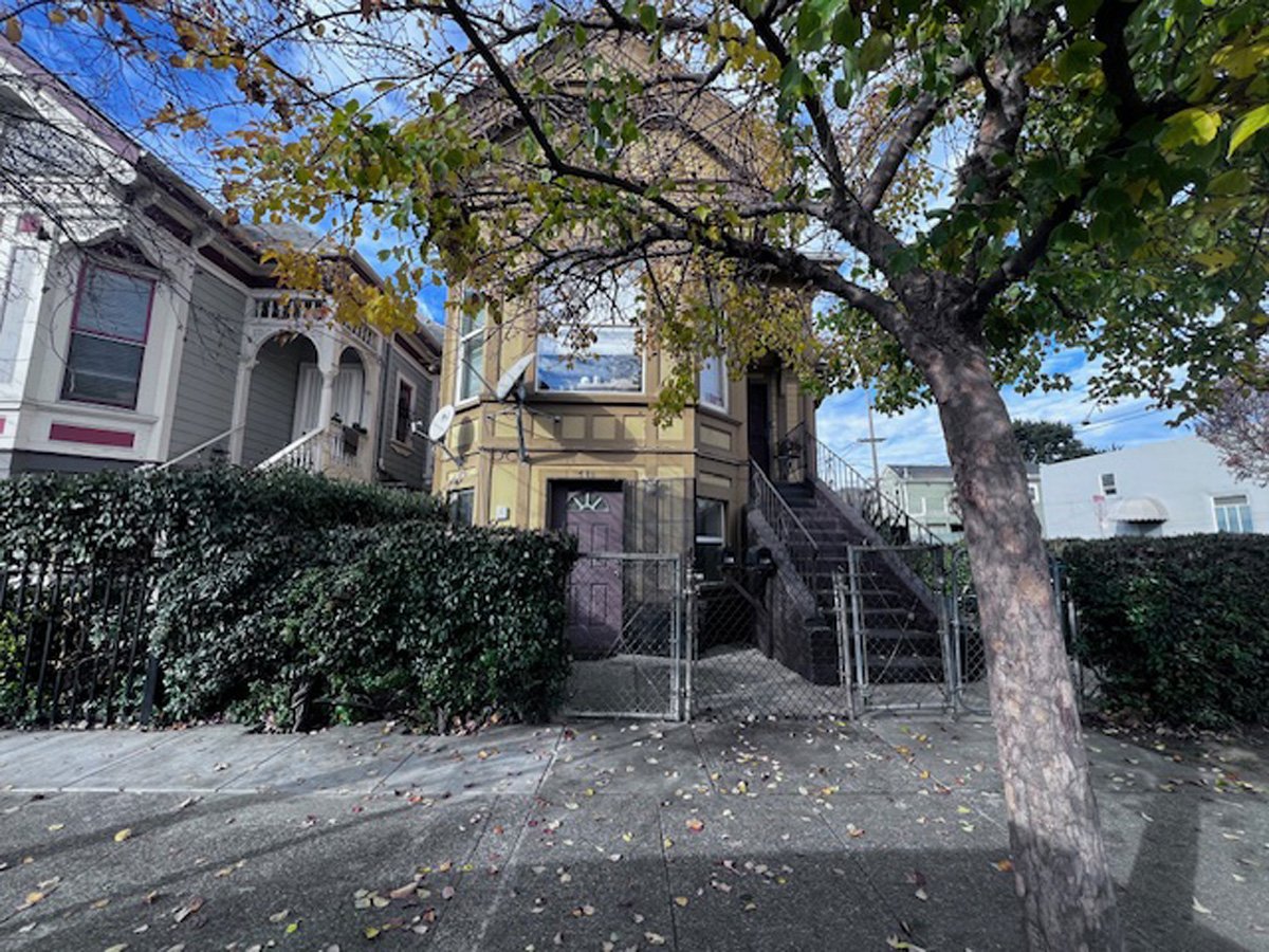 731 Willow Street, Oakland 4/2, ~1,250 SF W/D Hook Ups, Open Flow LR/ DR Available Now! $2,995/ Month