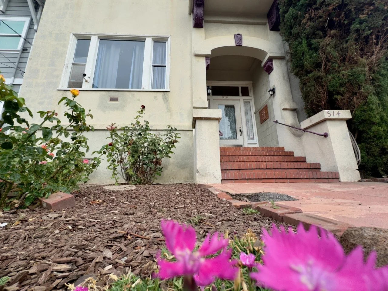 Available Now! 514 28th Street, #3 Oakland Studio ~500 SF Must See ArtHous Building Original Hardwood Floors, High Ceilings, Hook Ups In-Unit $1,850/ Month