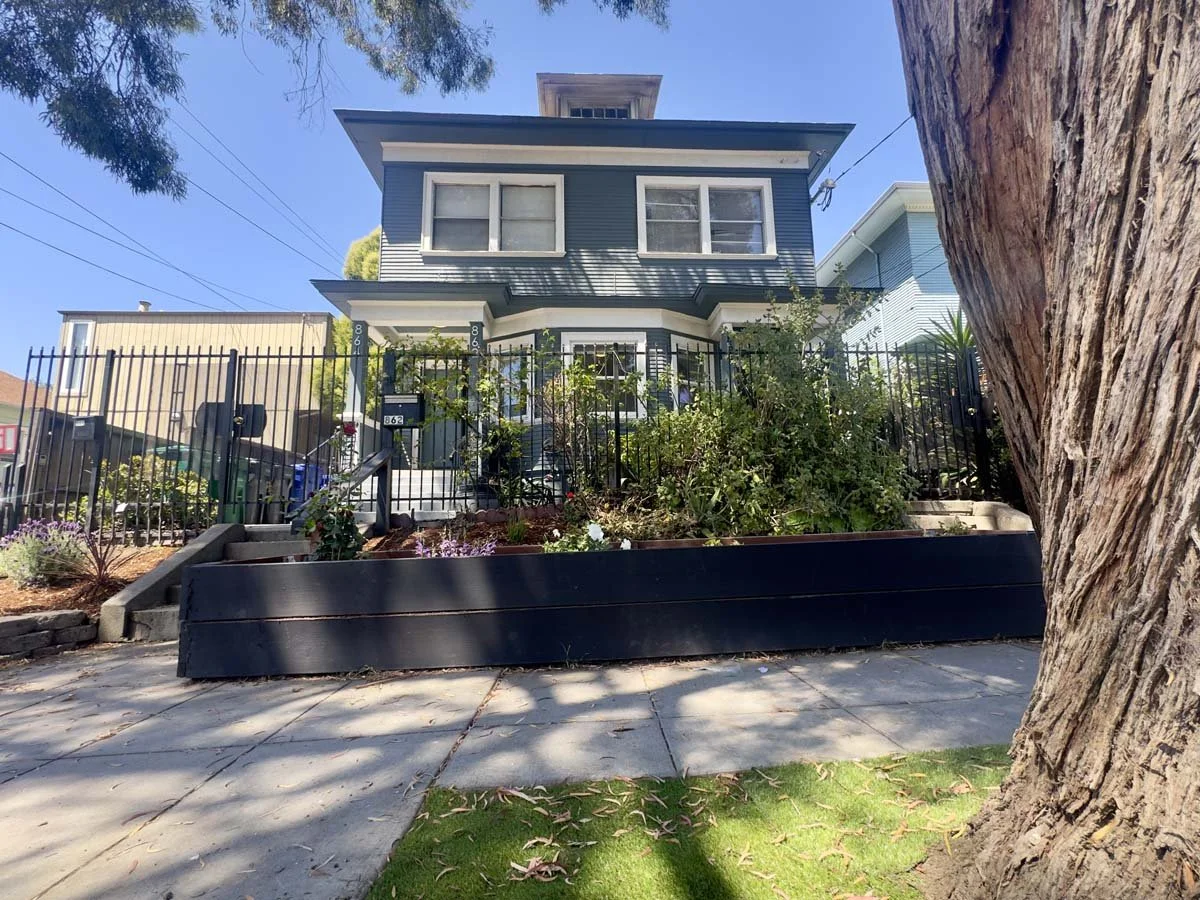 862 37th Street, Oakland 4/3, ~1,200 SF Laundry, New Appliances, New Flooring, Freshly Painted, Available Now! $3,995/ Month