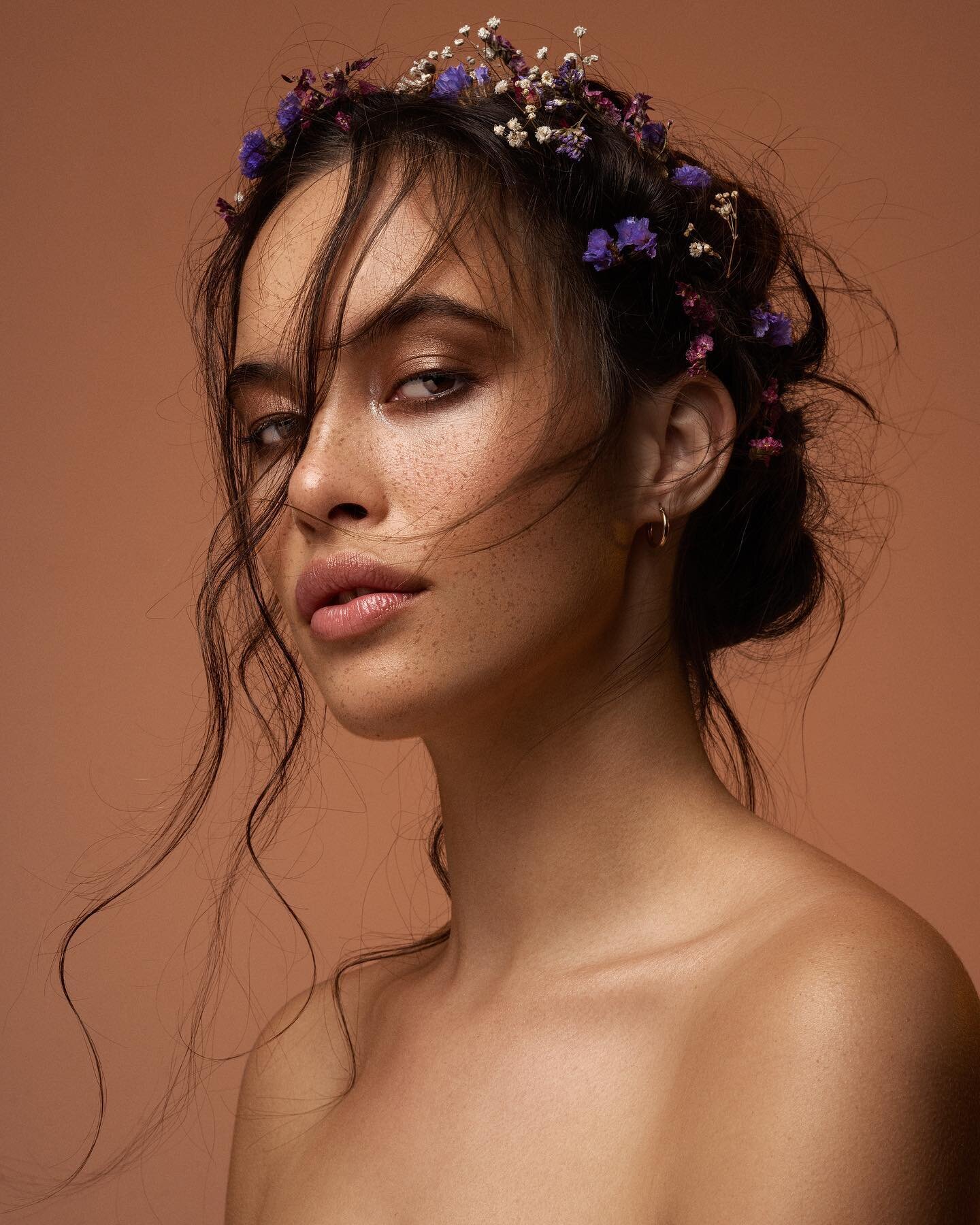 Hair and makeup for the beautiful @charlee628 
Photography by the extremely talented @maeganm 

#queenstownmakeupartist #bronzedmakeup #bohobride #floralart #fauxfreckles #bronze #neutralshades #nzmakeupartist #editorialmakeup #beautyphotography