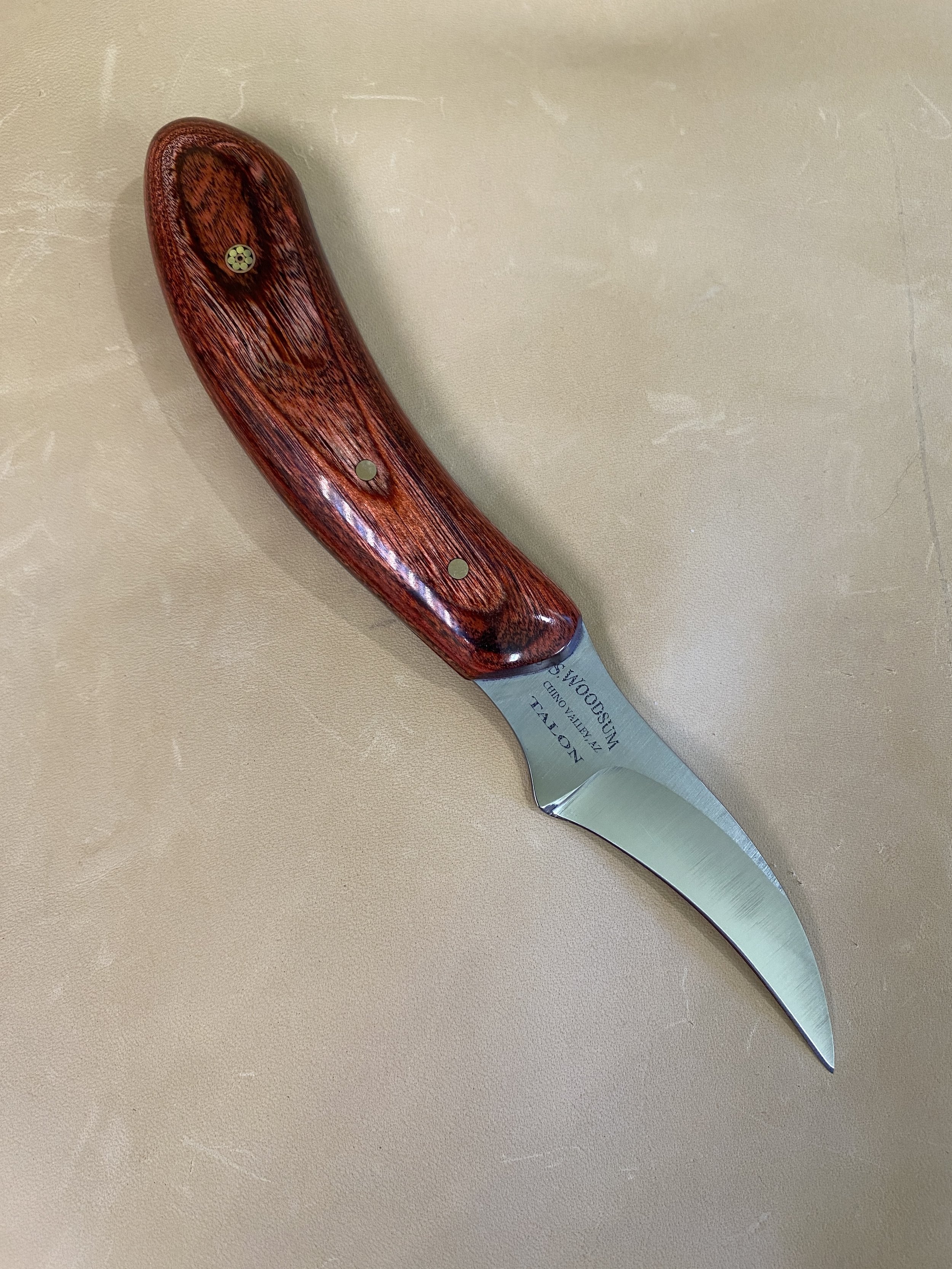 Talon Curved Detail