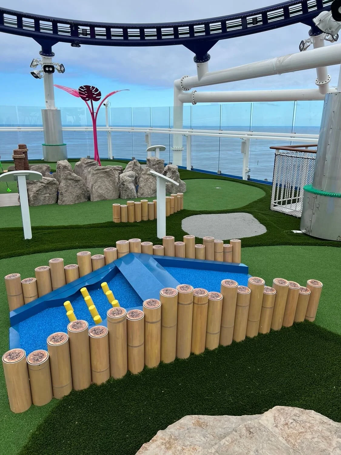 carnival-celebration-ultimate-playground-mini-golf.jpeg