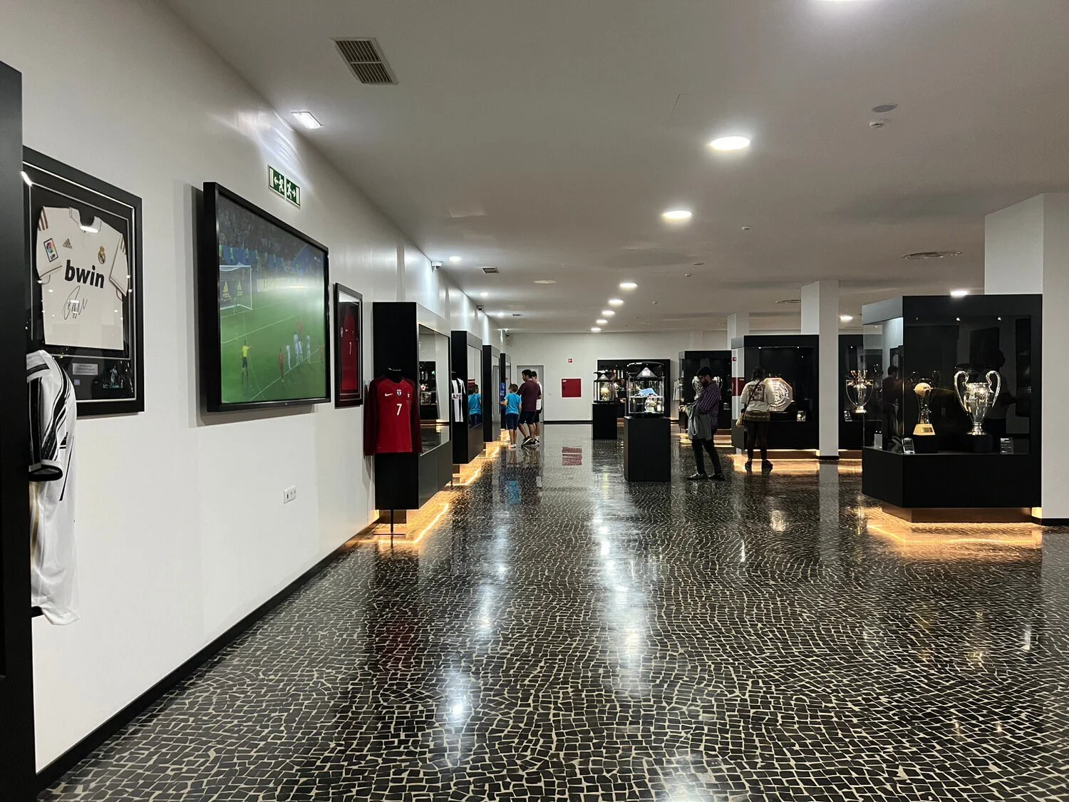 cr7-museum-interior.jpeg