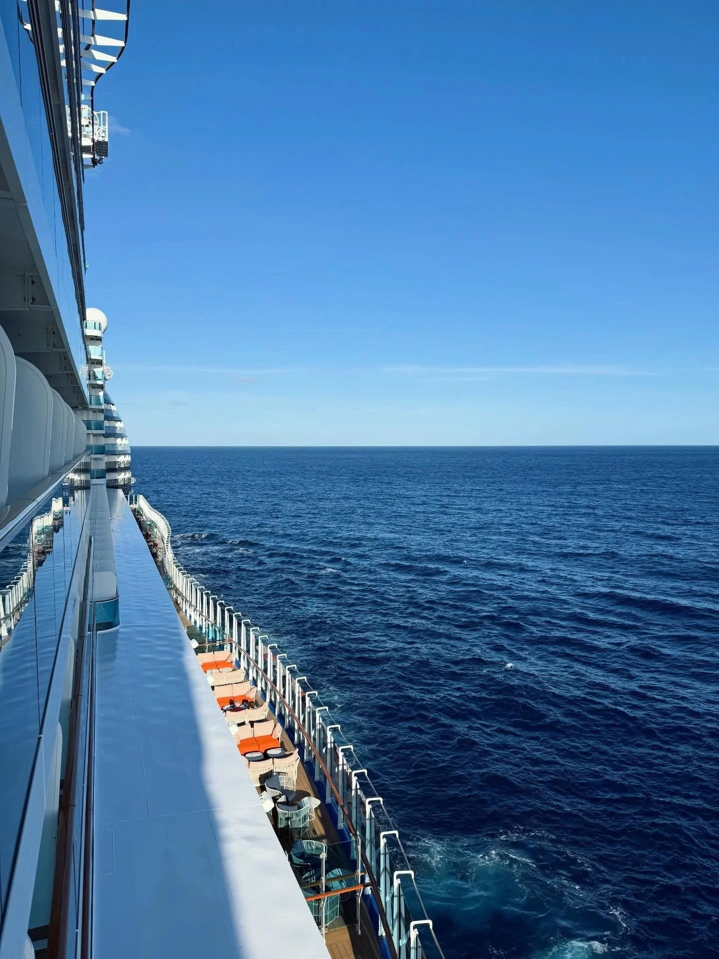 Today was the last day of our wonderful cruise on Star Princess and we soaked up every final moment! 🚢💙

We finally made it to lunch at O&rsquo;Malley&rsquo;s Pub. Pro tip: get there early because the tables fill up fast. We started with the hot cr