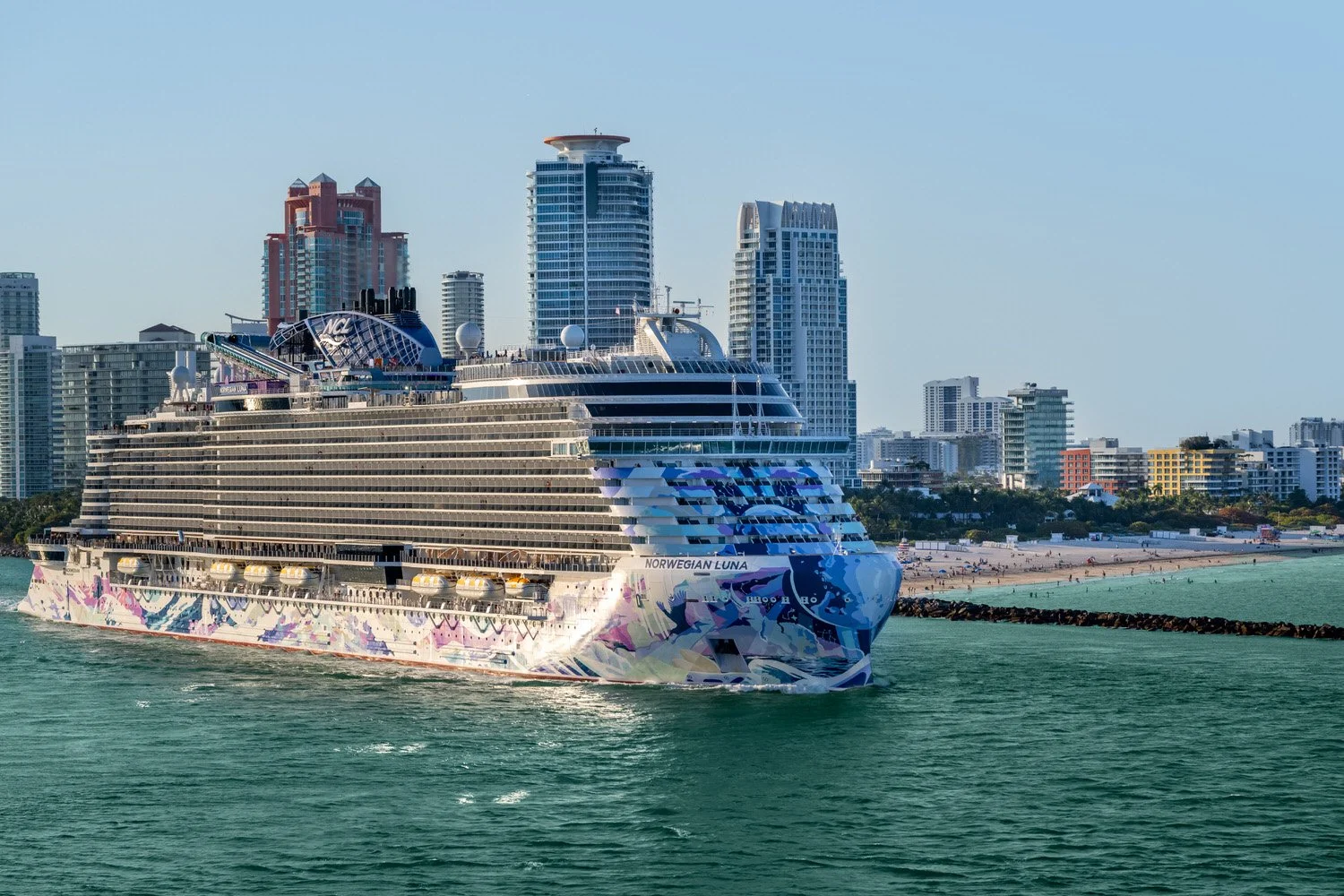 Norwegian Cruise Line Christens the Stunning Norwegian Luna