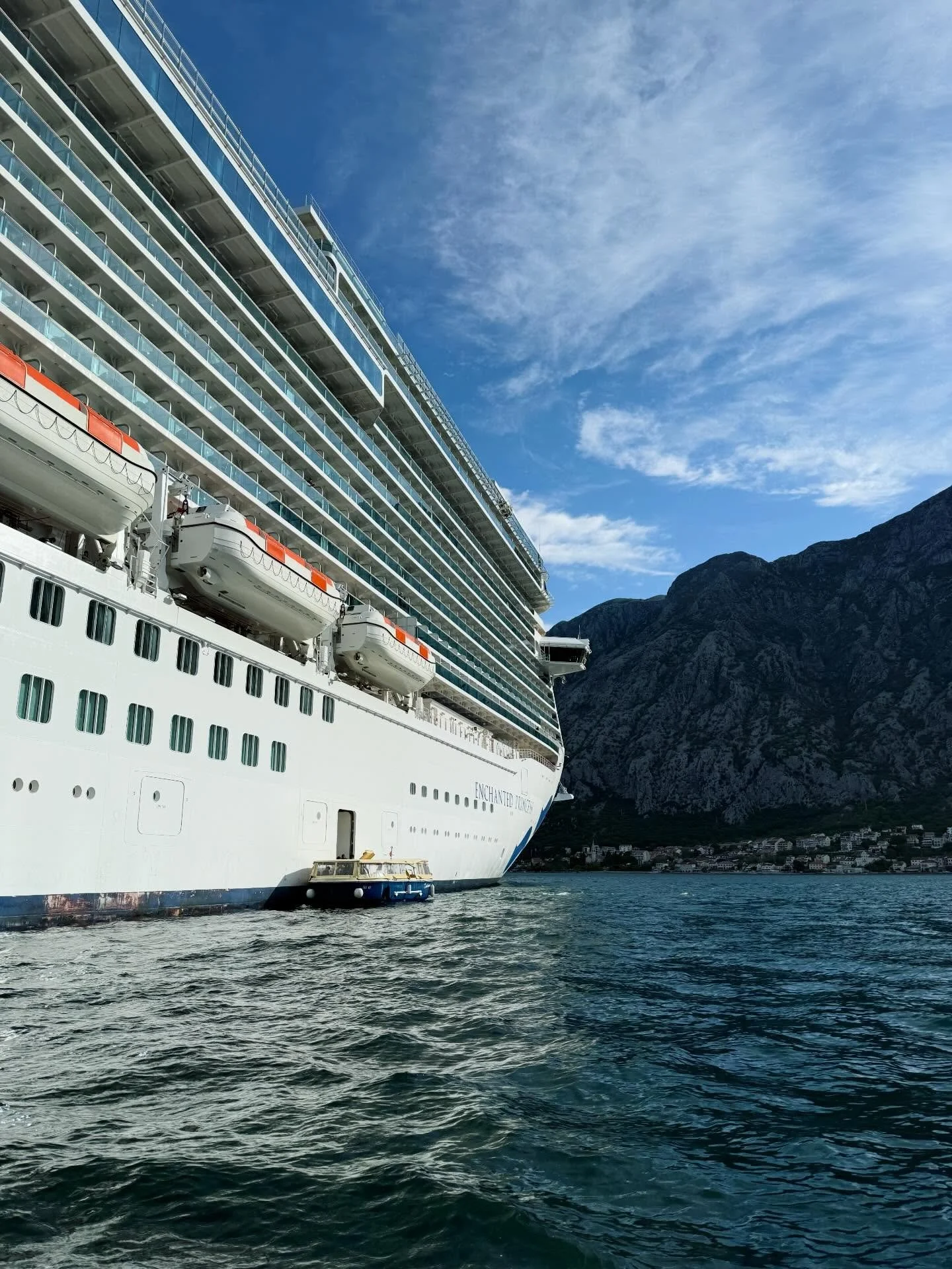 Today we were in Kotor, Montenegro&hellip; and this place completely stole our hearts! 🇲🇪

We started our day exploring Kotor Old Town, a beautifully preserved medieval town tucked between dramatic mountains and the Bay of Kotor. Walking through th