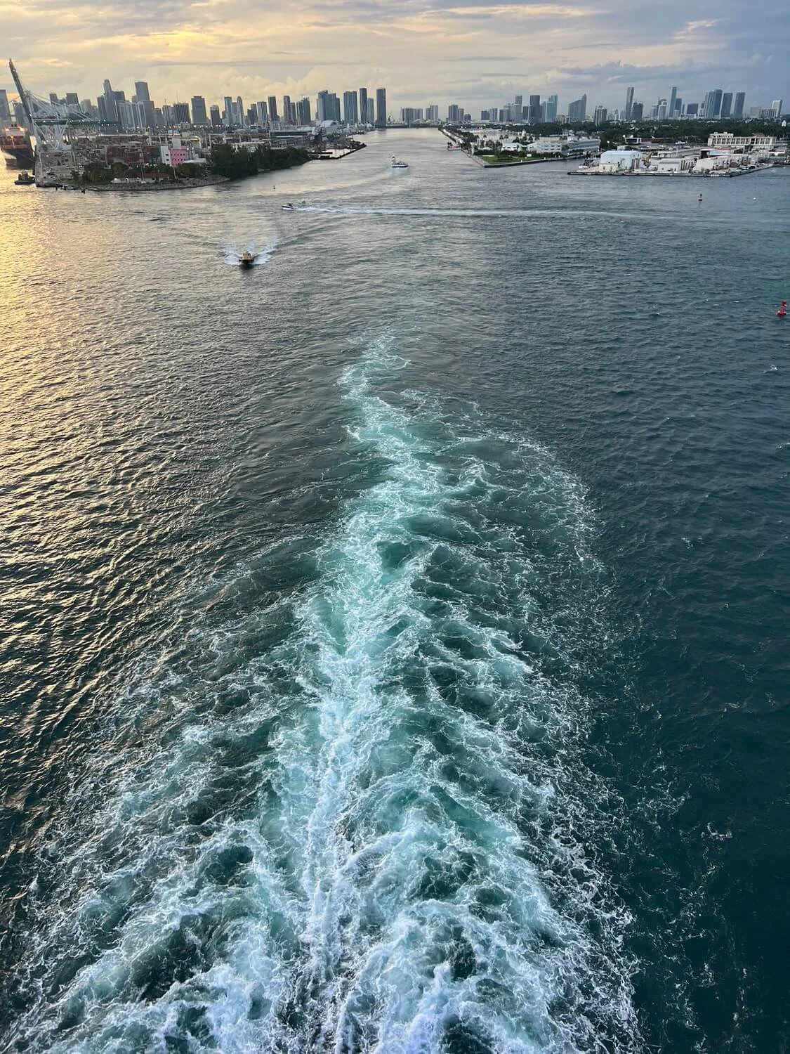 scarlet-lady-sailaway-wake.jpeg