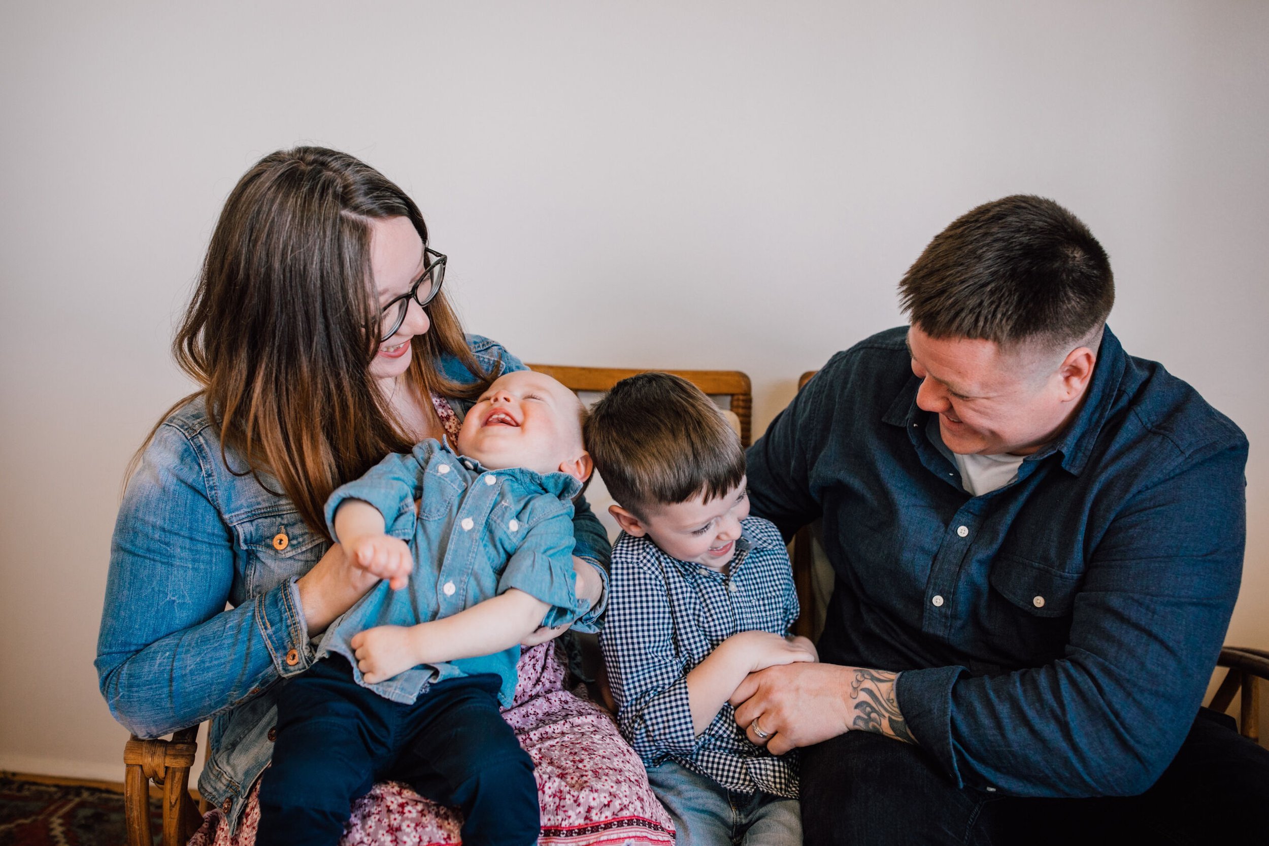  Family photographer captures a young family laughing together 