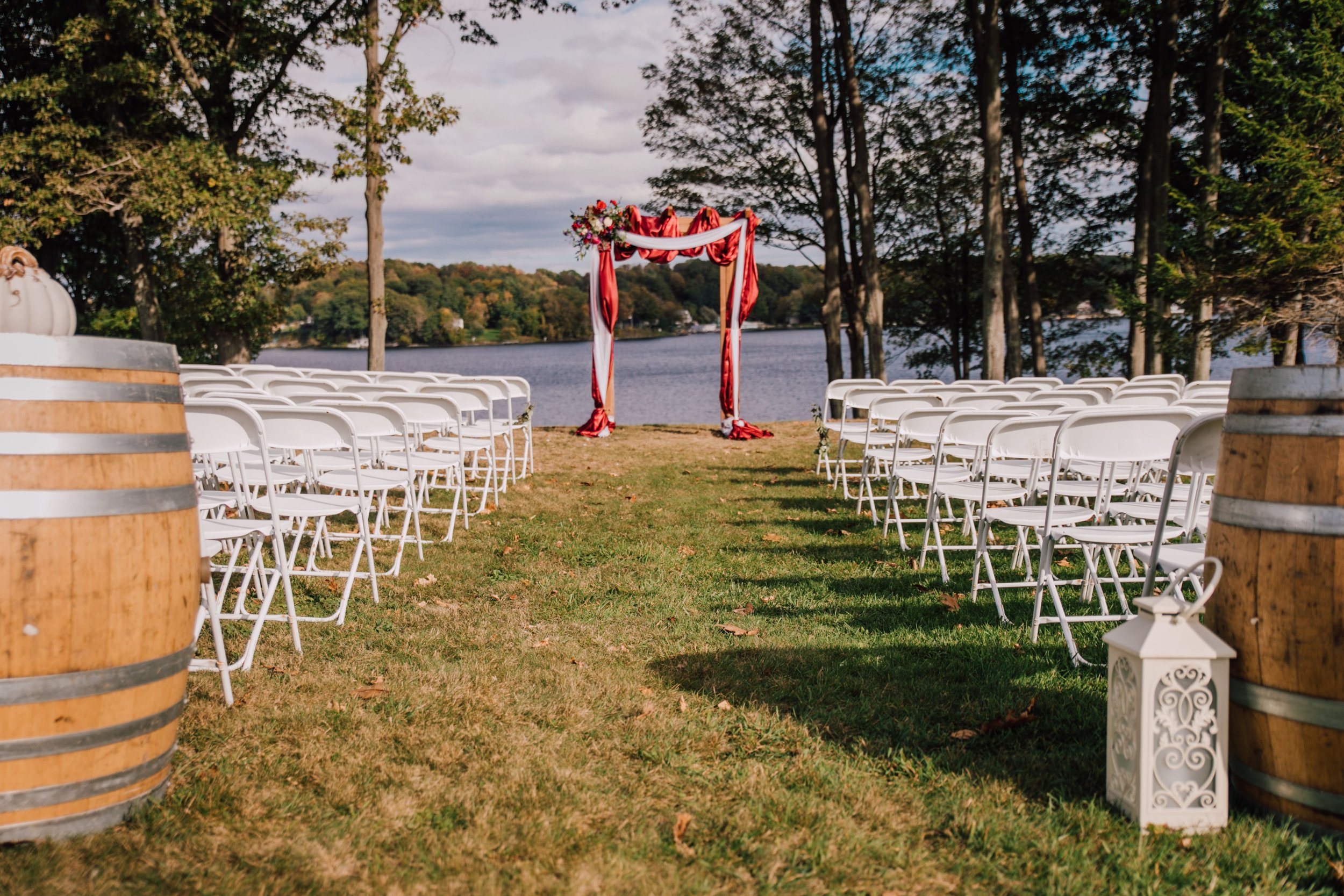  outdoor wedding ceremony decor from a lake ontario wedding 