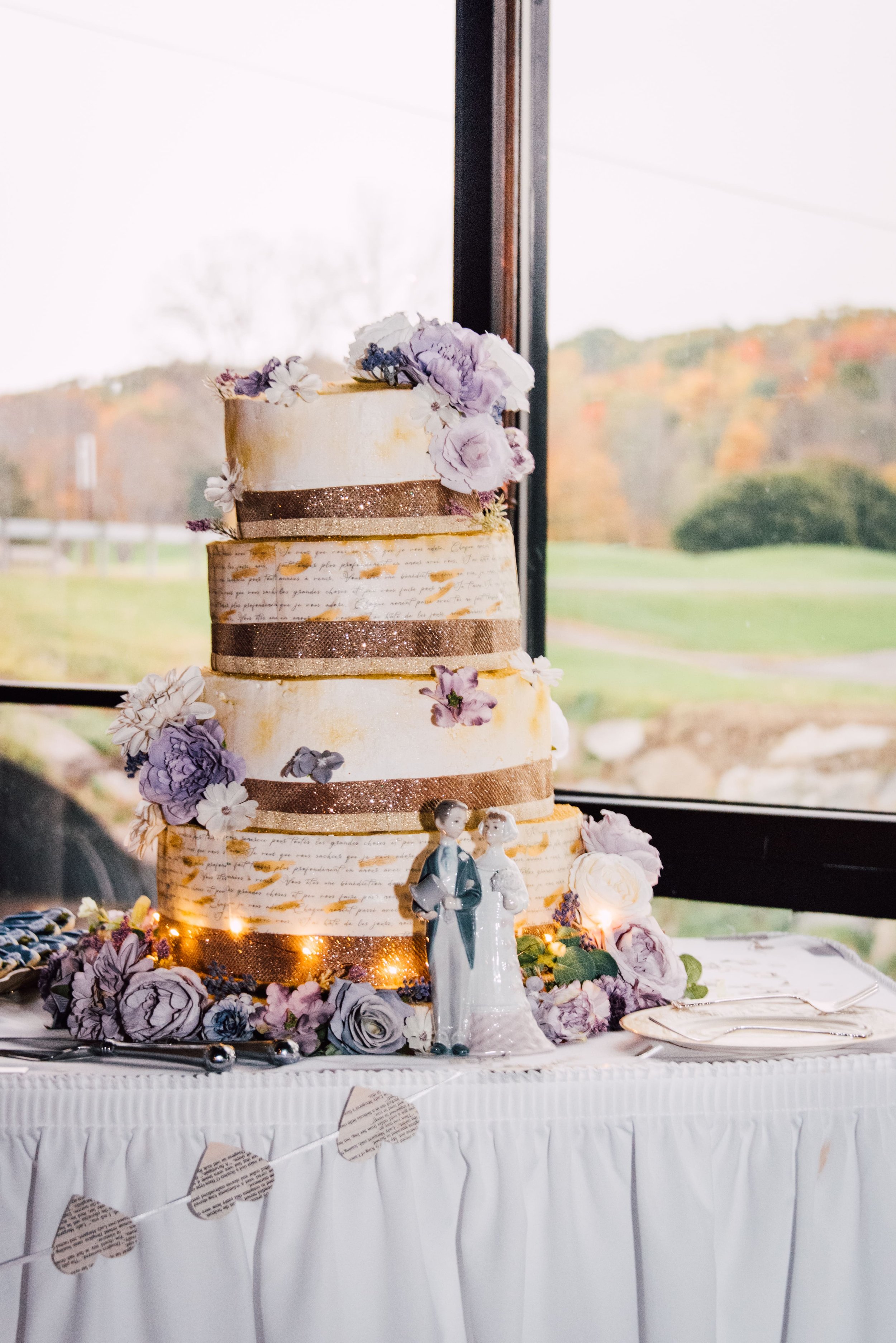  wedding cake with paper wedding flowers 