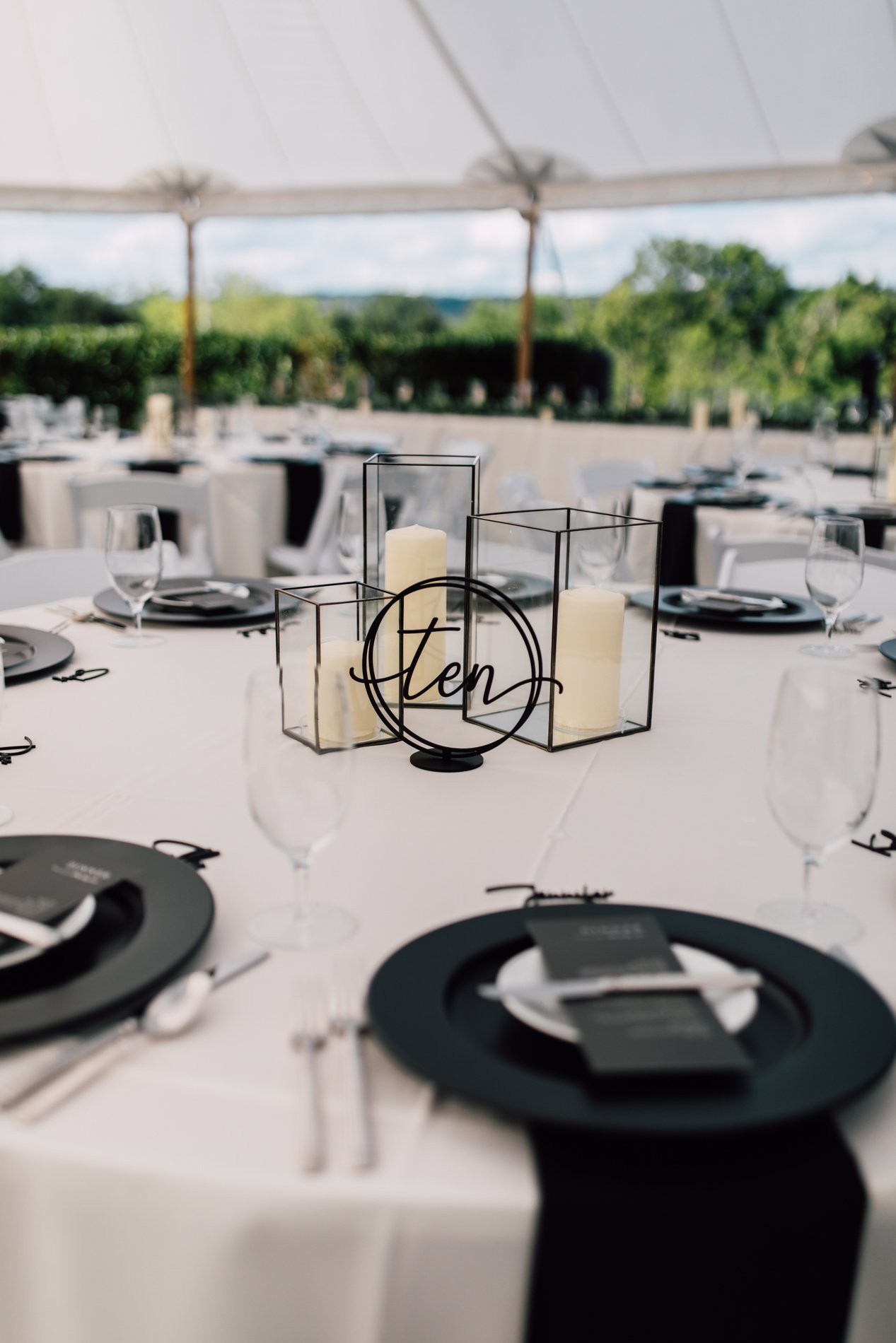  Black and white modern wedding decor at reception at the inn at Taughannock Falls 