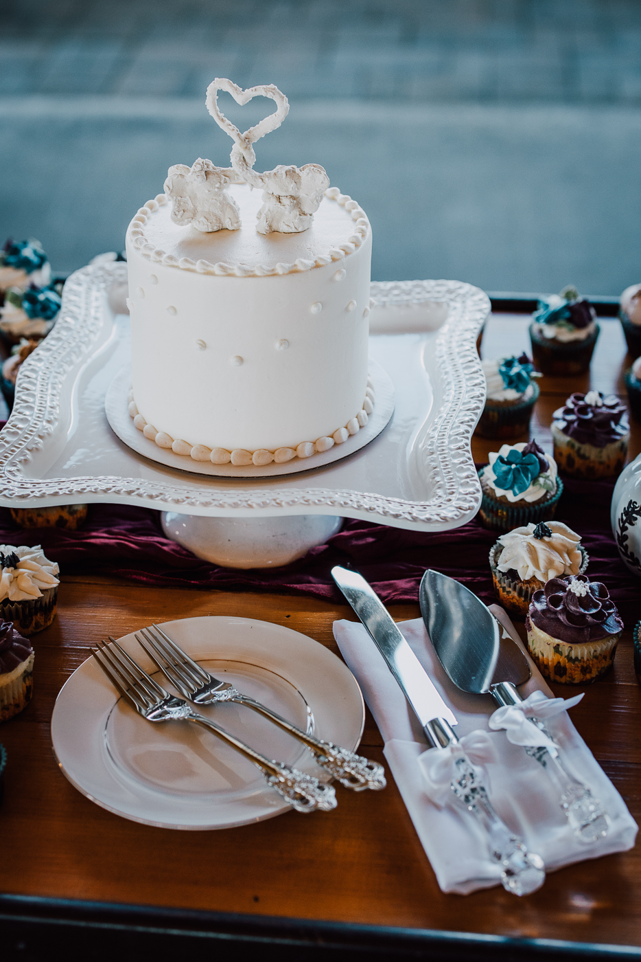  Simple one tier wedding cake   