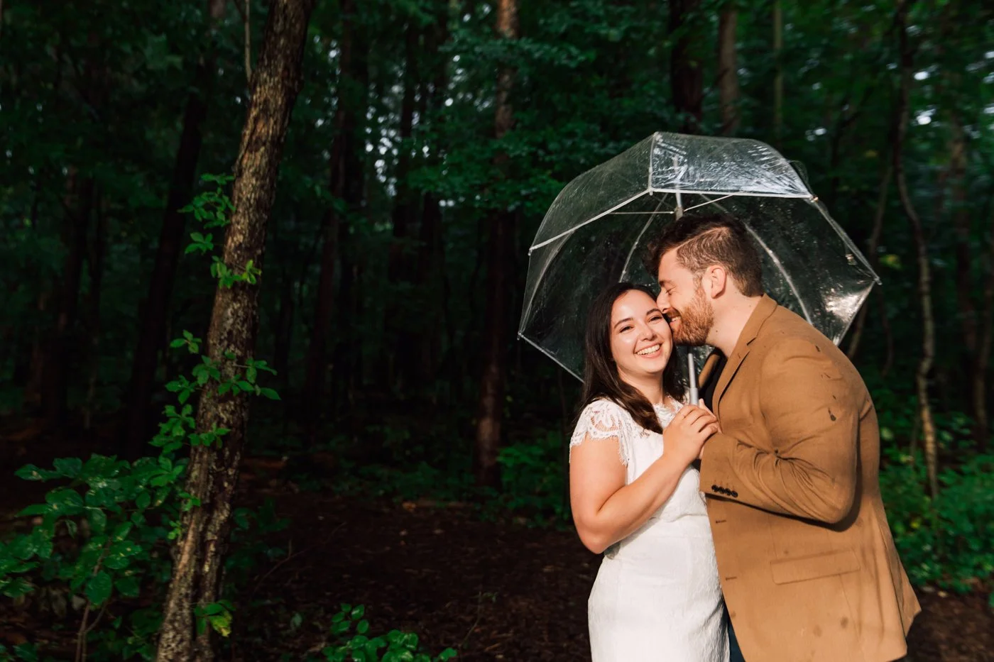 Maggie + Corey’s Rainy Photoshoot at Beaver Lake Nature Center