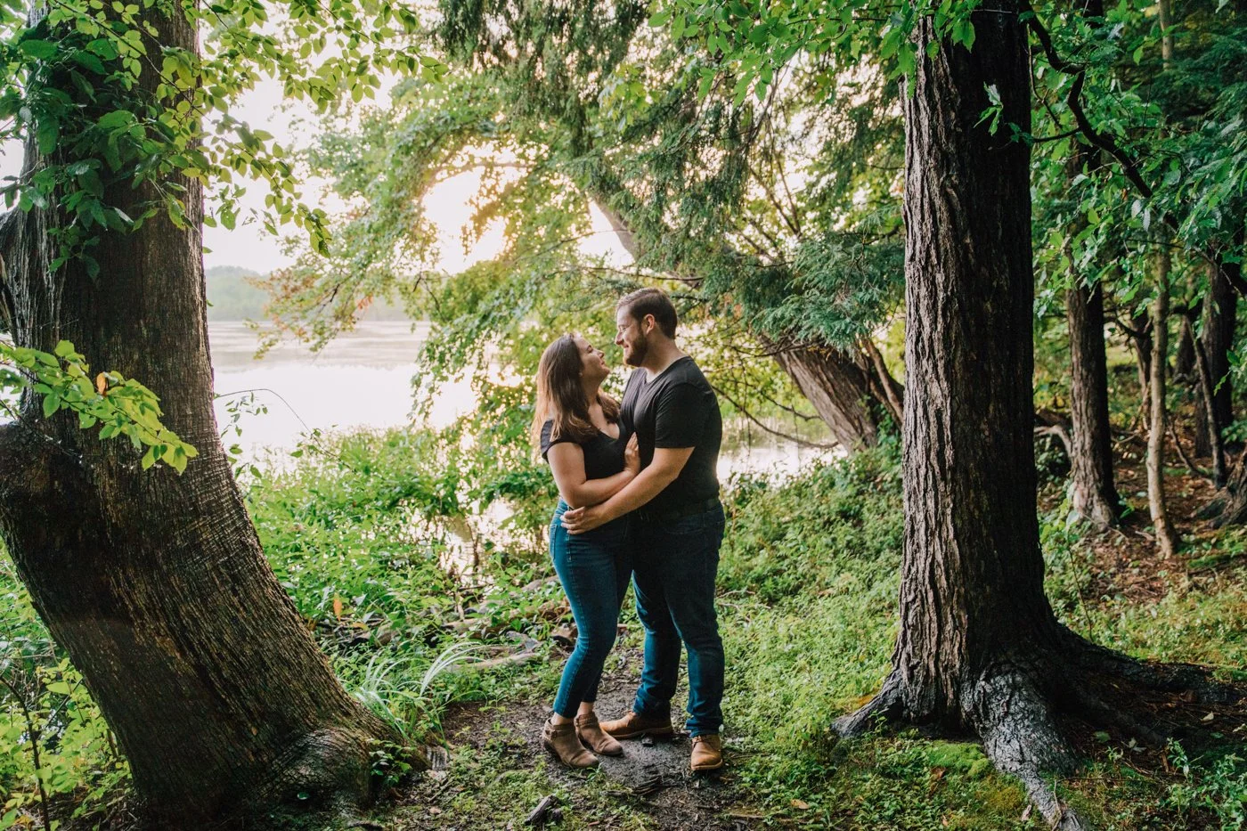 Maggie + Corey’s Rainy Photoshoot at Beaver Lake Nature Center