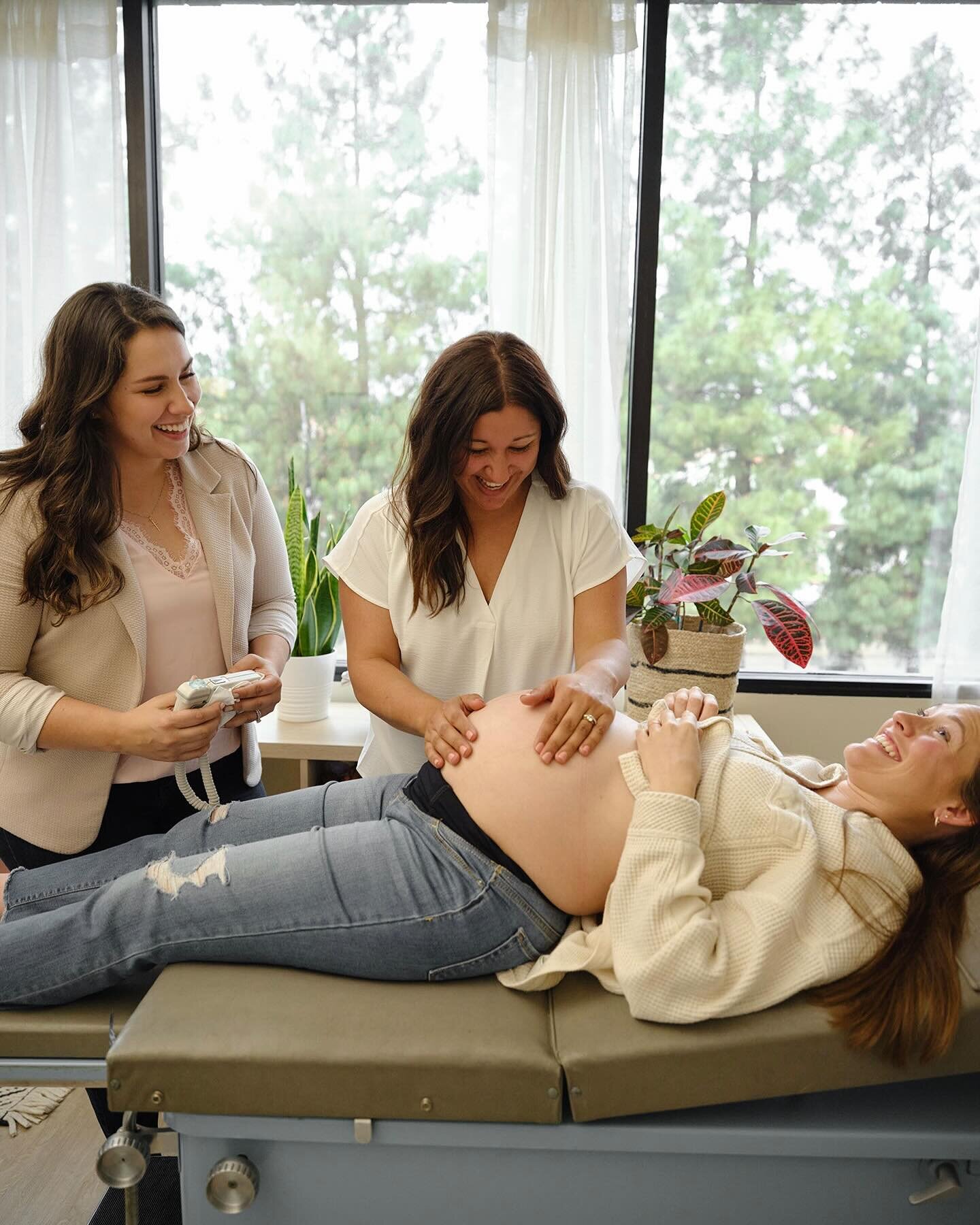 Come for the home birth, stay for the midwives. 

Midwifery care is so much more than just a check in on your baby, it&rsquo;s full spectrum care for mom too. 

#homebirth #midwives #homebirthmidwives #lifeofamidwife #waterbirth #naturalbirth #physio