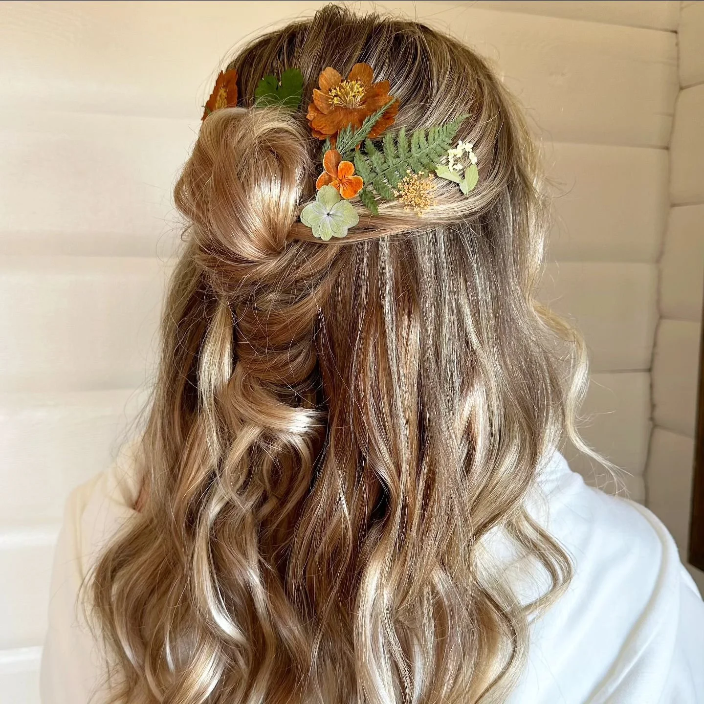 How stunning are these dried flowers? 🌼 🌿
This trendy fall look was created by Molly ✨️
#idoglamcrewmolly