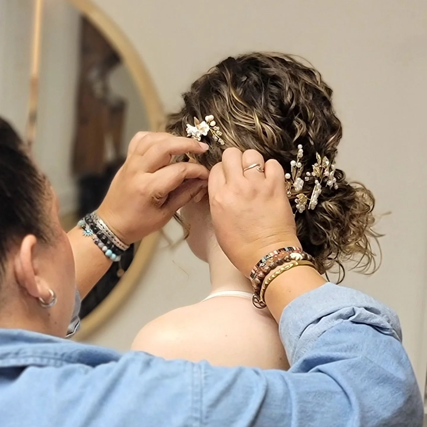 Finishing touches ✨️
Hair by Betsy
#idoglamcrewbetsy