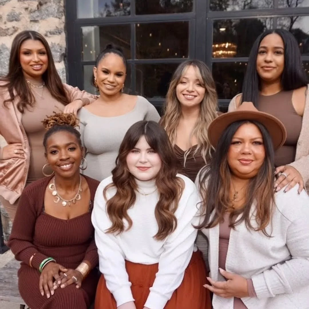 ✨ Meet our talented makeup artists! We believe in the power of diversity, and our team is a vibrant blend of creativity and skill. From bold glam to natural beauty, they can handle it all! 🌈💄

Photography by: @notebookingg
Venue: @mainstreetballroo