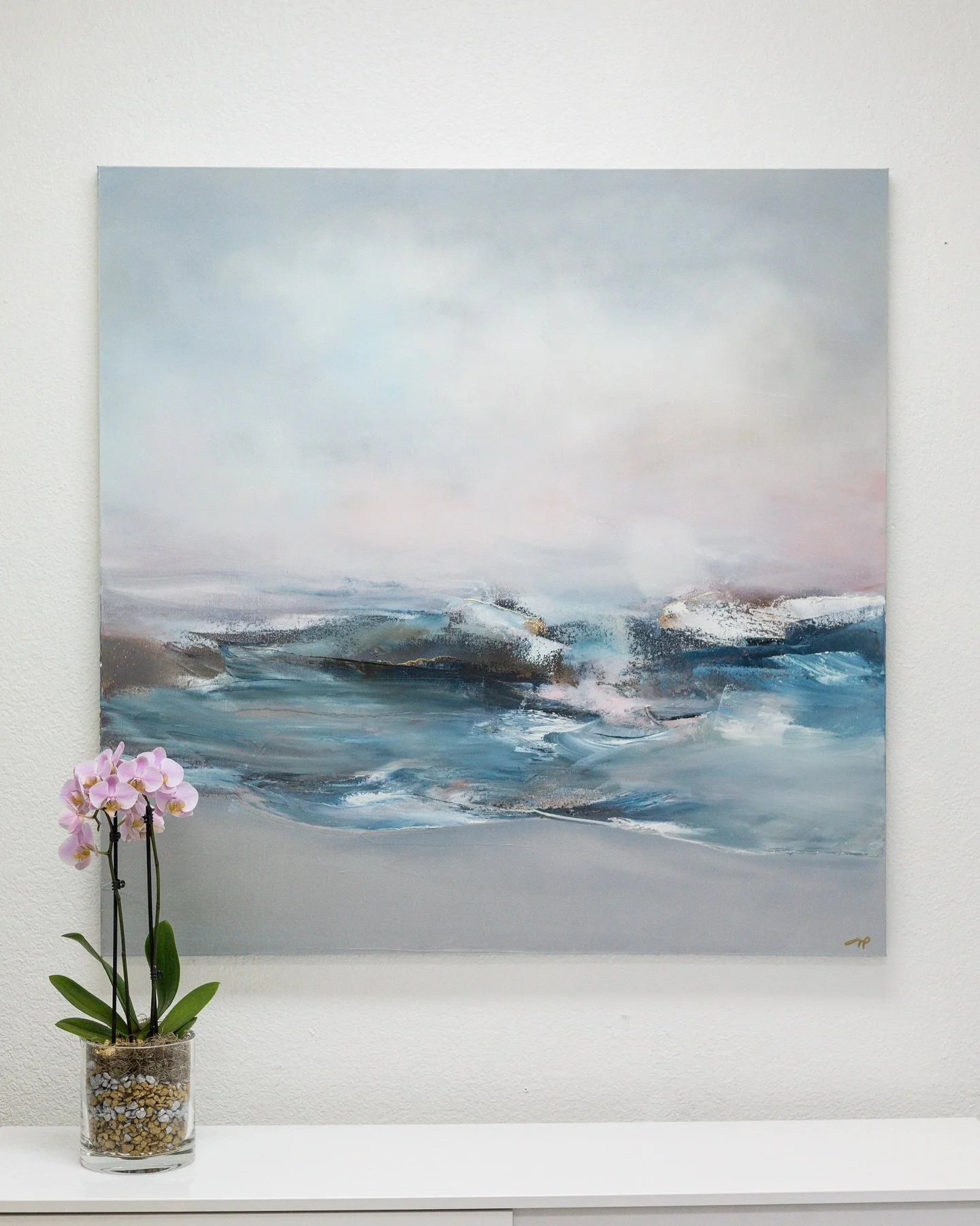 I painted this a few years ago for a charity auction and to date it is still one of my favorite paintings. I&rsquo;m thinking it may become the inspo for a new series of smaller works&hellip;