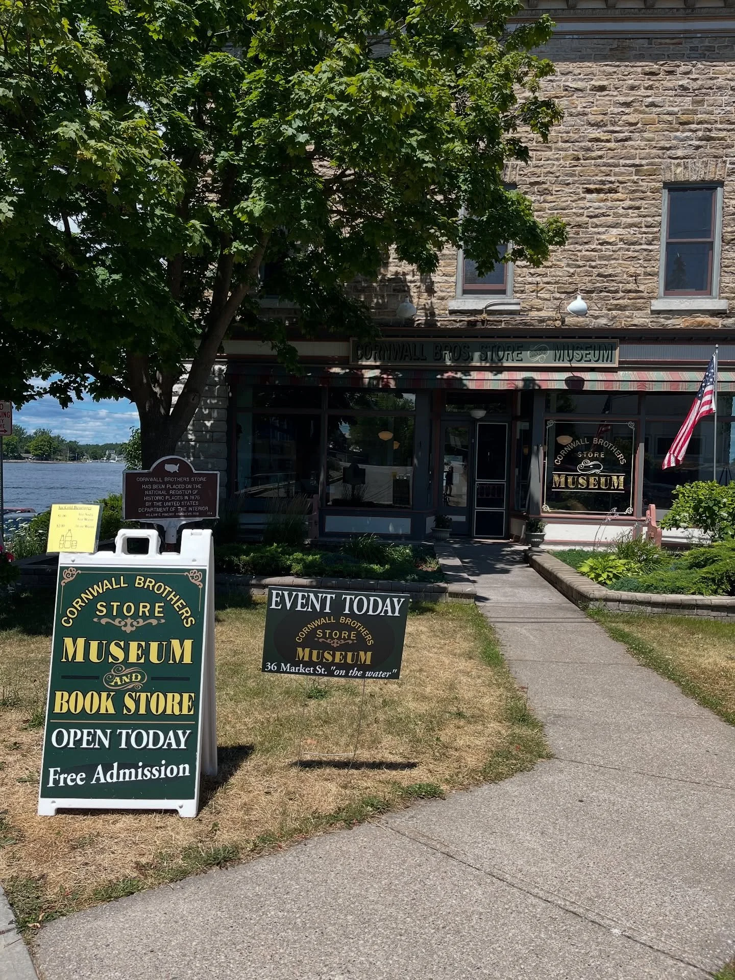 I’m here at the wonderful @cornwallbrothers for today’s author meet and greet. It starts at 1pm… and all that’s missing is YOU!
#alexandriabay #authormeetandgreet #cornwallbrothersstoremuseum