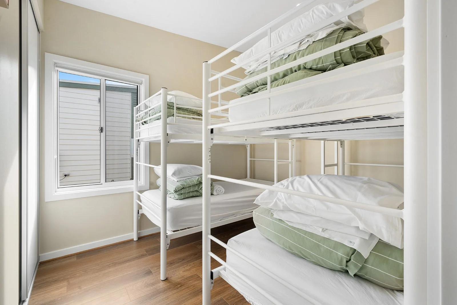 Second Bedroom Bunks (6 berth) - Pine View Deluxe Cabin