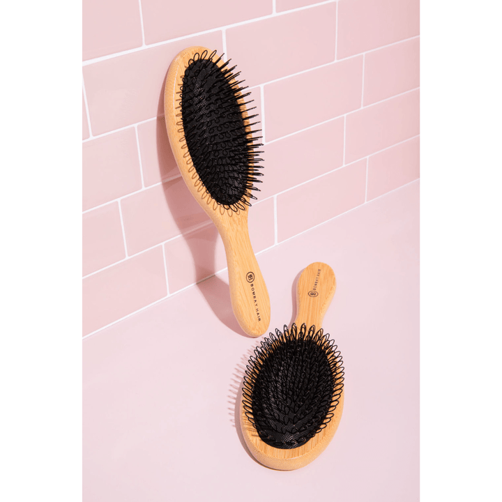 Easily remove tangles with the Extensions Loop Brush without causing damage or harmful pulling to your hair extension wefts.