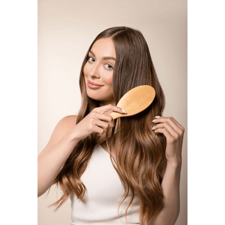 Easily remove tangles with the Extensions Loop Brush without causing damage or harmful pulling to your hair extension wefts.