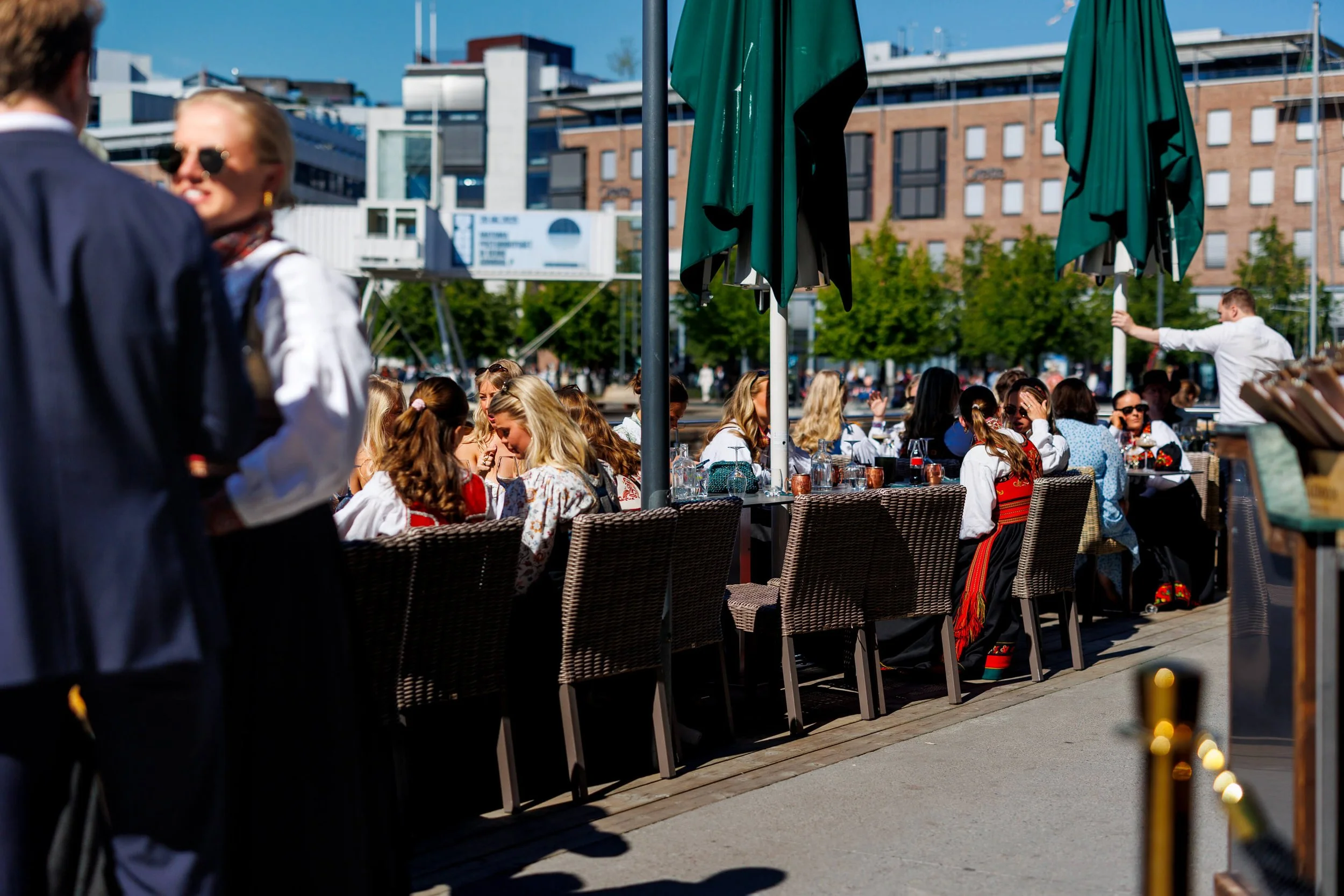 Fullt hus under 17. mai hos Amazonia by BAR