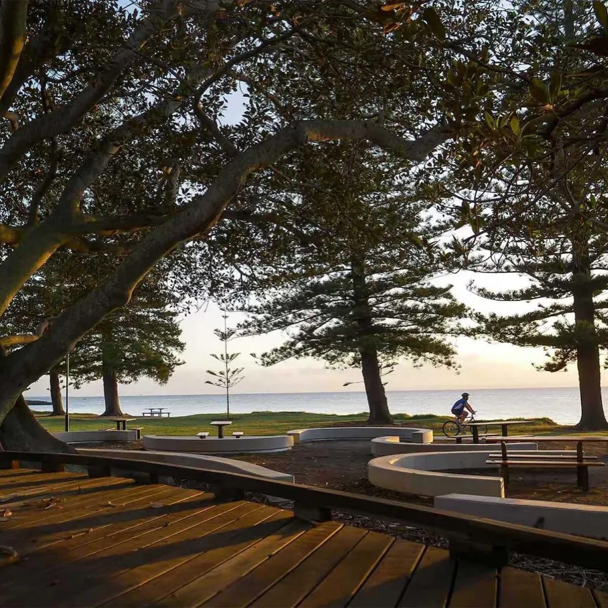 Happy Monday☀️imagine starting every week waking up to uninterrupted views of the Pacific Ocean and taking a morning stroll or cycle along picturesque beachside paths. Lucia&rsquo;s unmatched location makes every day feel like a holiday 🌿
LUCIA QUEE