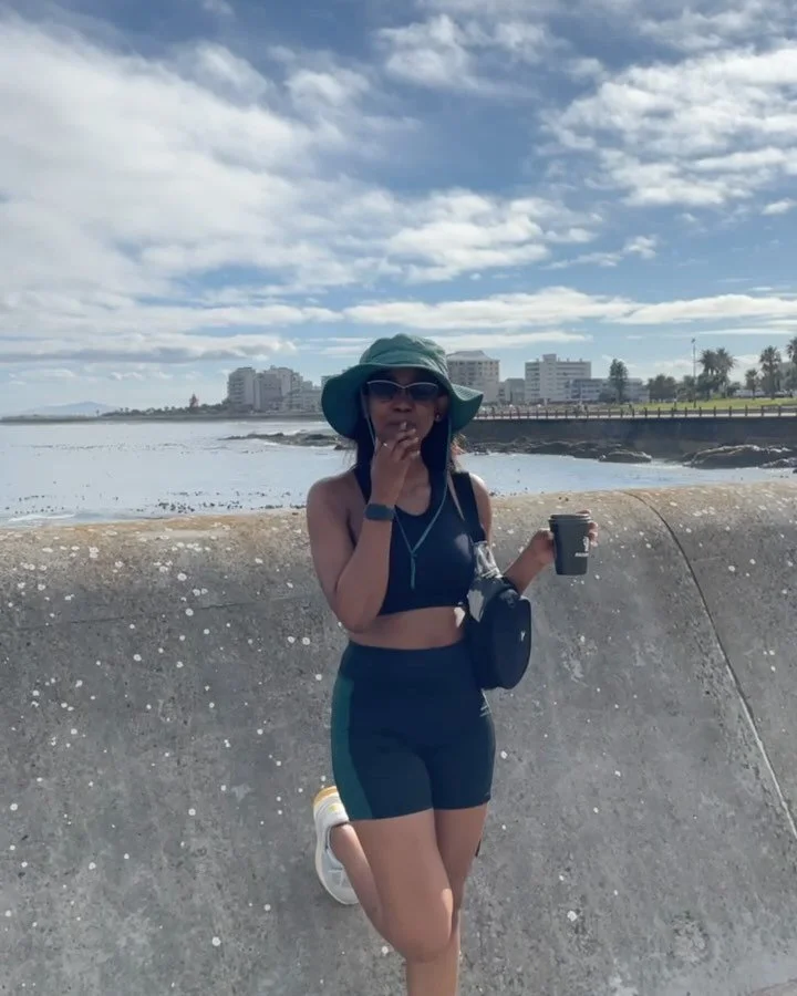 A walk along the Sea Point Promenade in Cape Town ☁️🌞🌊 always so much to appreciate. I hope you&rsquo;re having a great day 🙂

Outfitters Details: 
&bull; Green hat @kwaysa 
&bull; Green and black gym shorts and top @mrpricesport 
&bull; White and