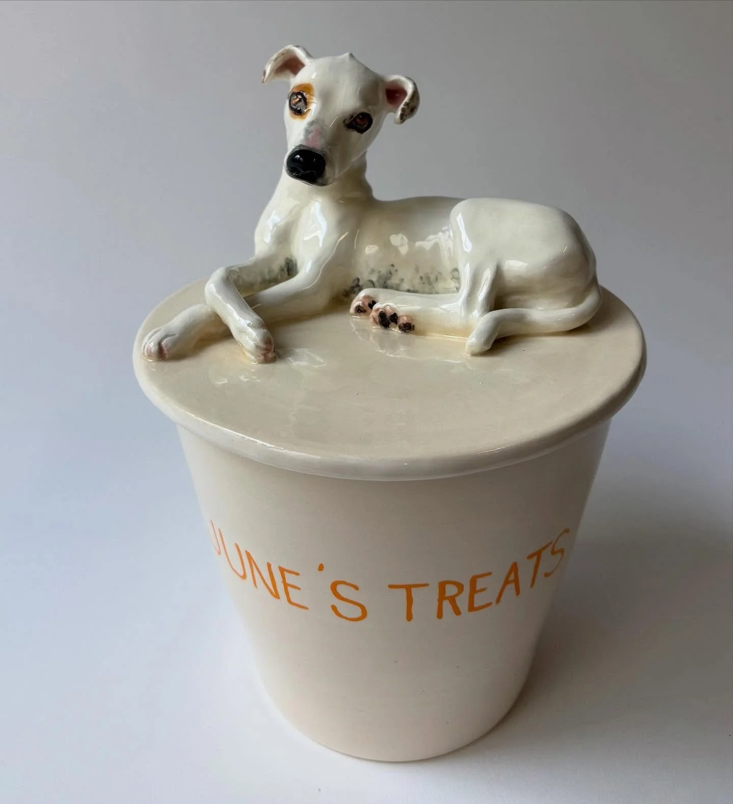 June ‘s treats from London and France , tellement élégante . Merci Manon pour cette commande 🤍