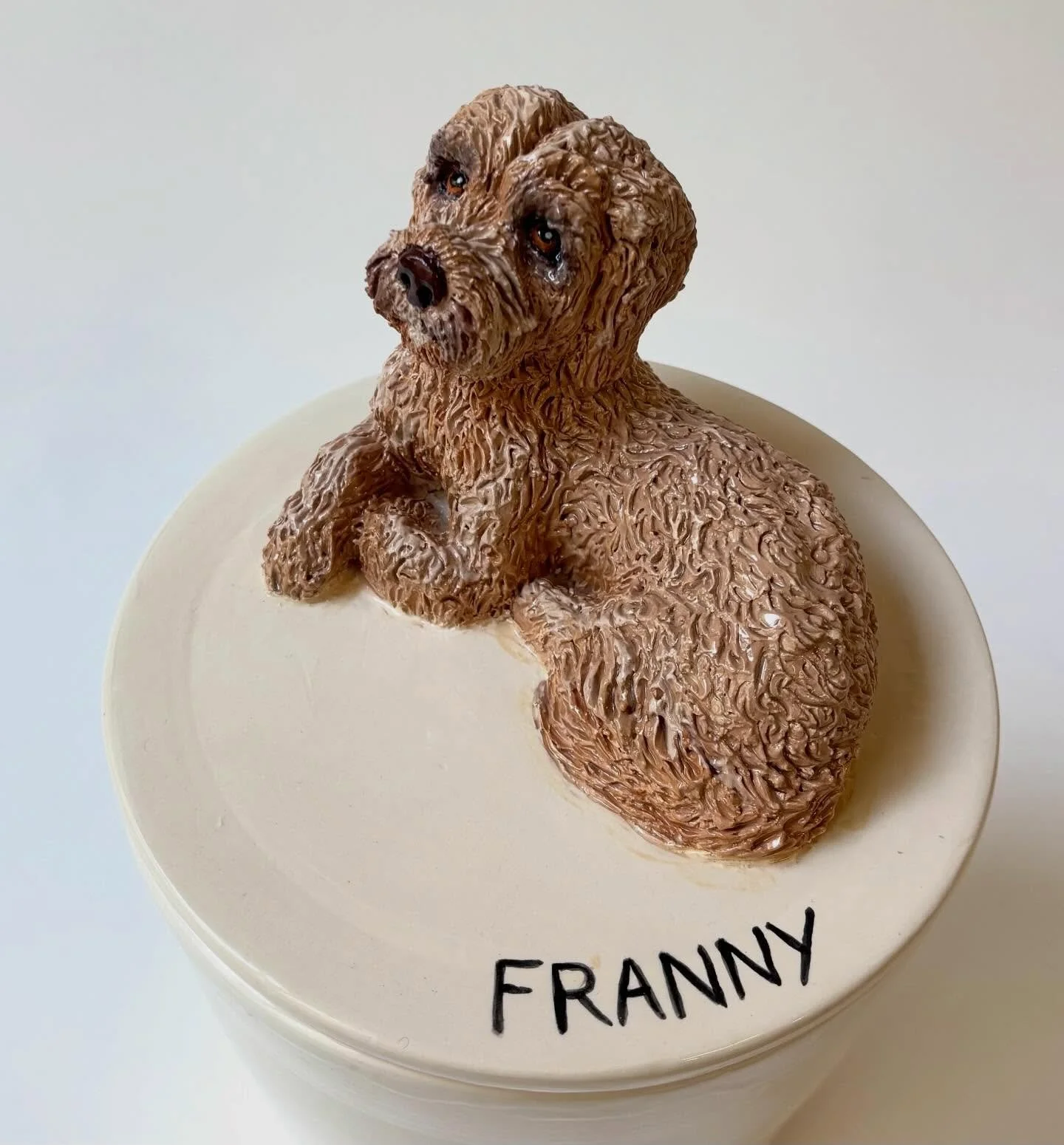 Belle Franny 🤎 merci Kate 
Treat canister / Boîte a friandises