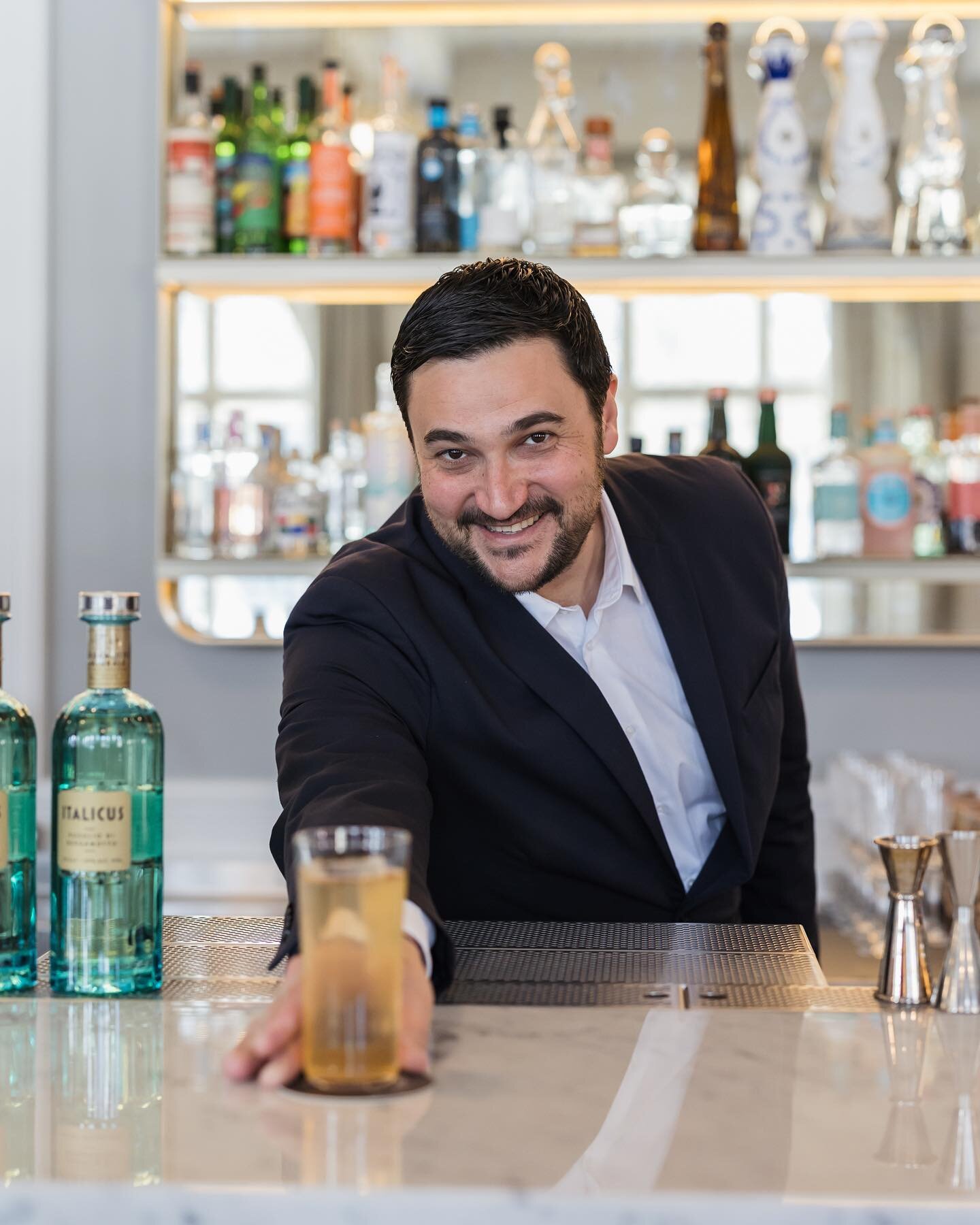 Tea Time, but make it in the Cocktail Week style! @mattiapastori_official guest at @no5_thebar served for the whole #SMCW his special Afternoon Tea, made with passion and @italicusrdb ! 

#SMCW #stmoritzcocktailweek #smcw24 #LikeInAMovie #drinklessdr