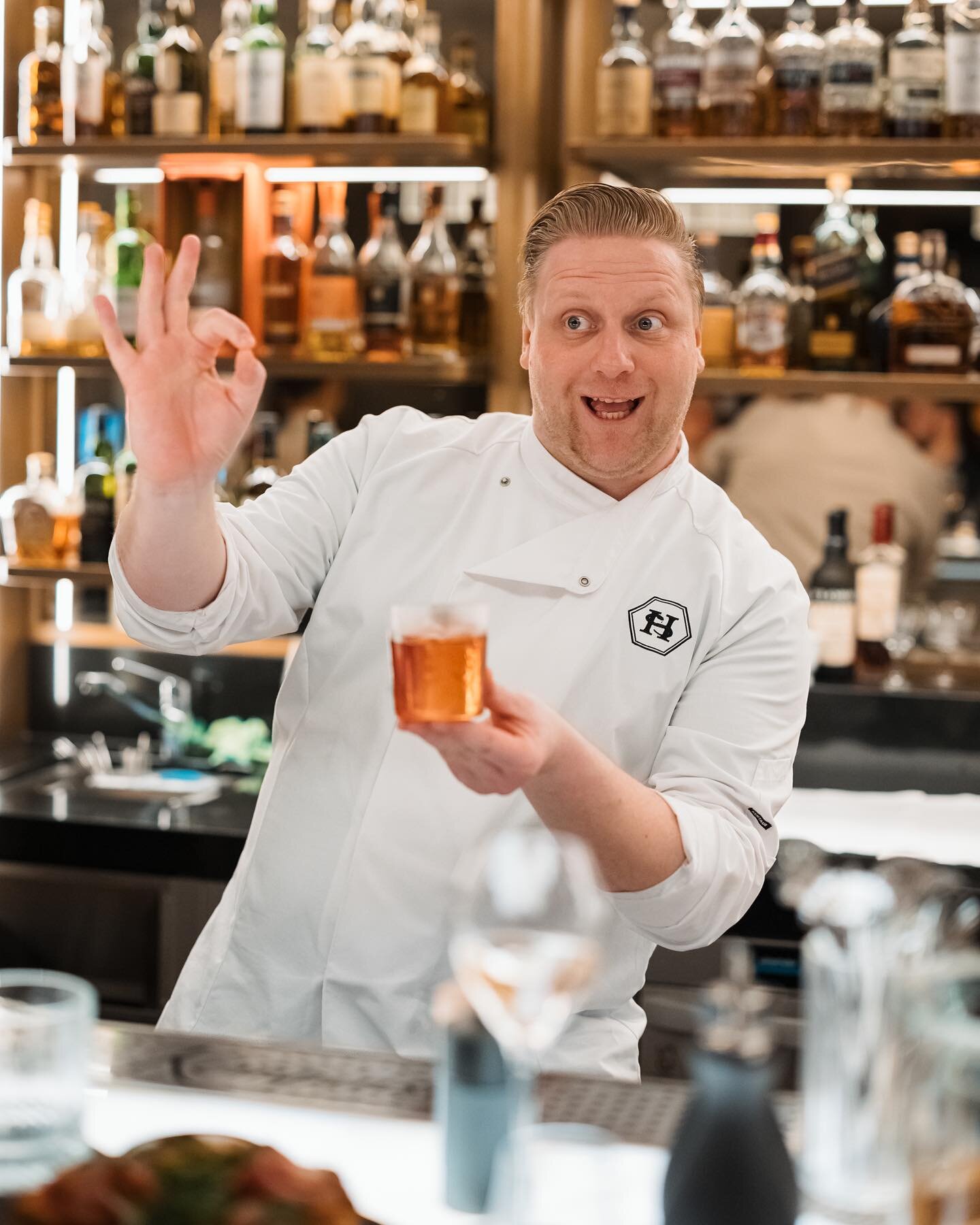 From Oslo to @kempinskistmoritz : @maros_dzurus was the star of the night! All the guests were enchanted by his ability to pour the greatest flavors in the glasses! 

#SMCW #stmoritzcocktailweek #smcw24 #LikeInAMovie #drinklessdrinkbetter #drinks #ev