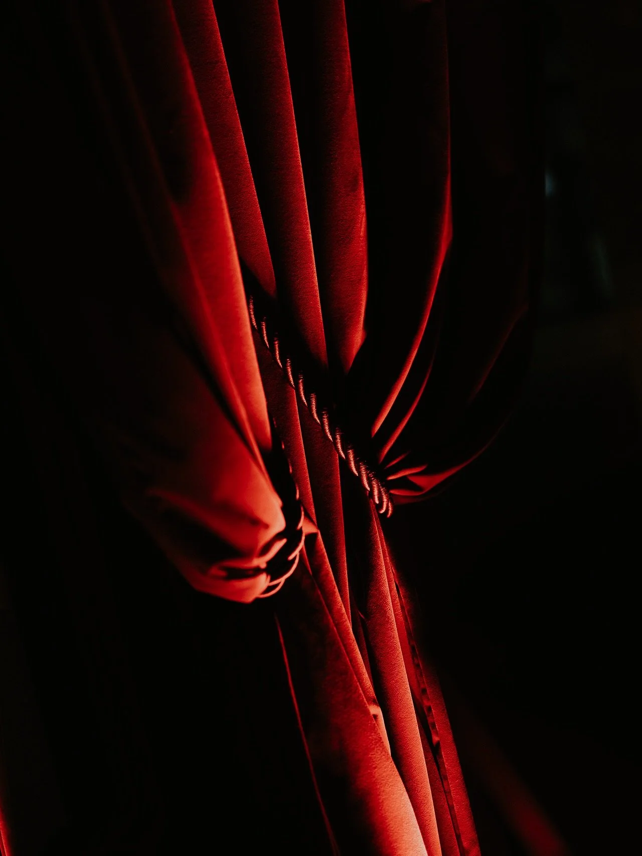 Black &amp; white looks, late-night moves, electric vibes only.
The perfect way to close it all at @balthazarstmoritz with @pernodricardswiss and @sanpellegrino_official .

#SMCW26 #StMoritzCocktailWeek #stmoritz