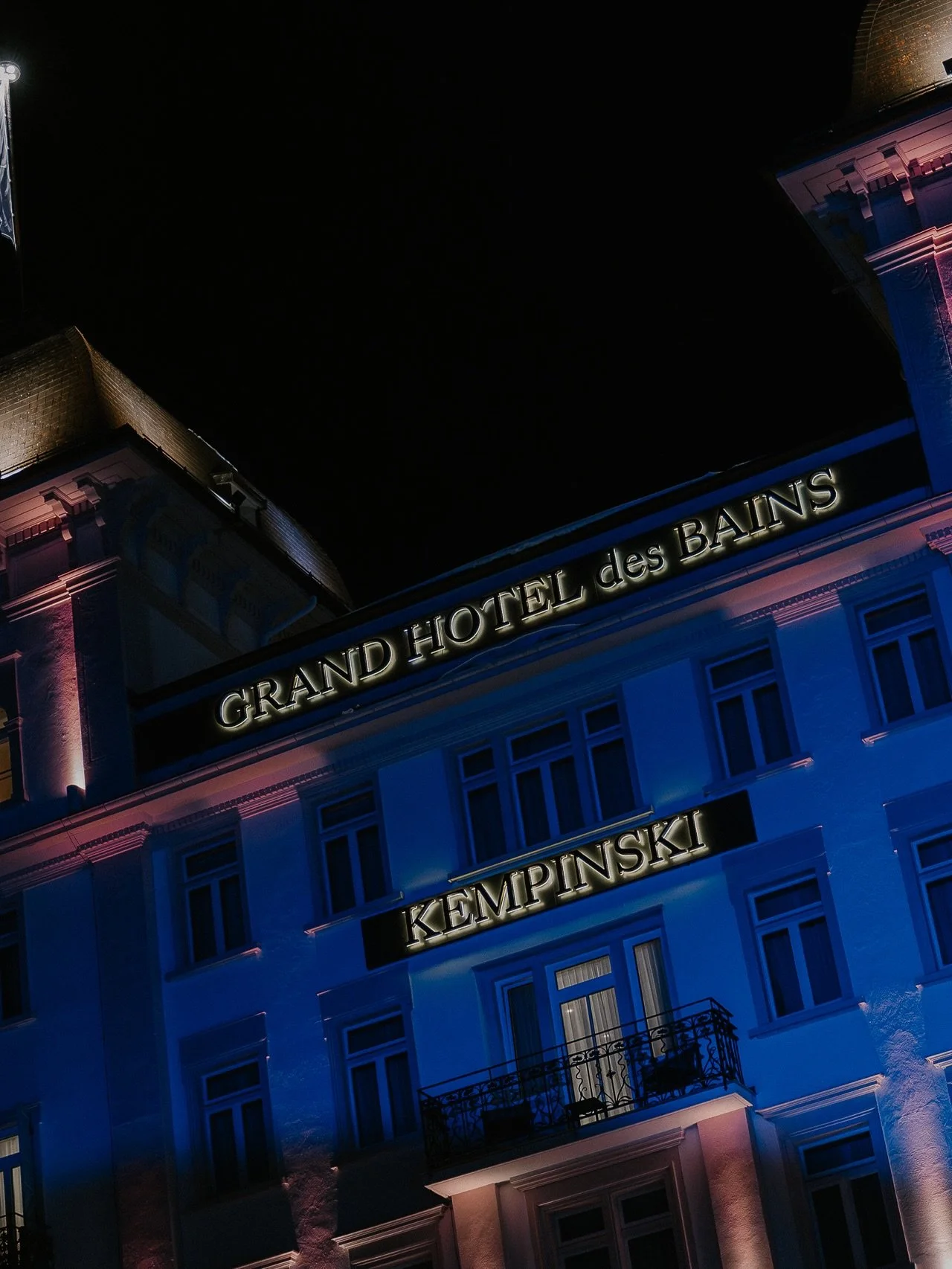 Good vibes travel fast.
@paradiso_barcelona landed at @kempinskistmoritz as @matteoberna11 joined @edoardofelsini and the Quintessence Bar &amp; Lounge team, with @vodkabeluga .

#SMCW26 #StMoritzCocktailWeek #stmoritz